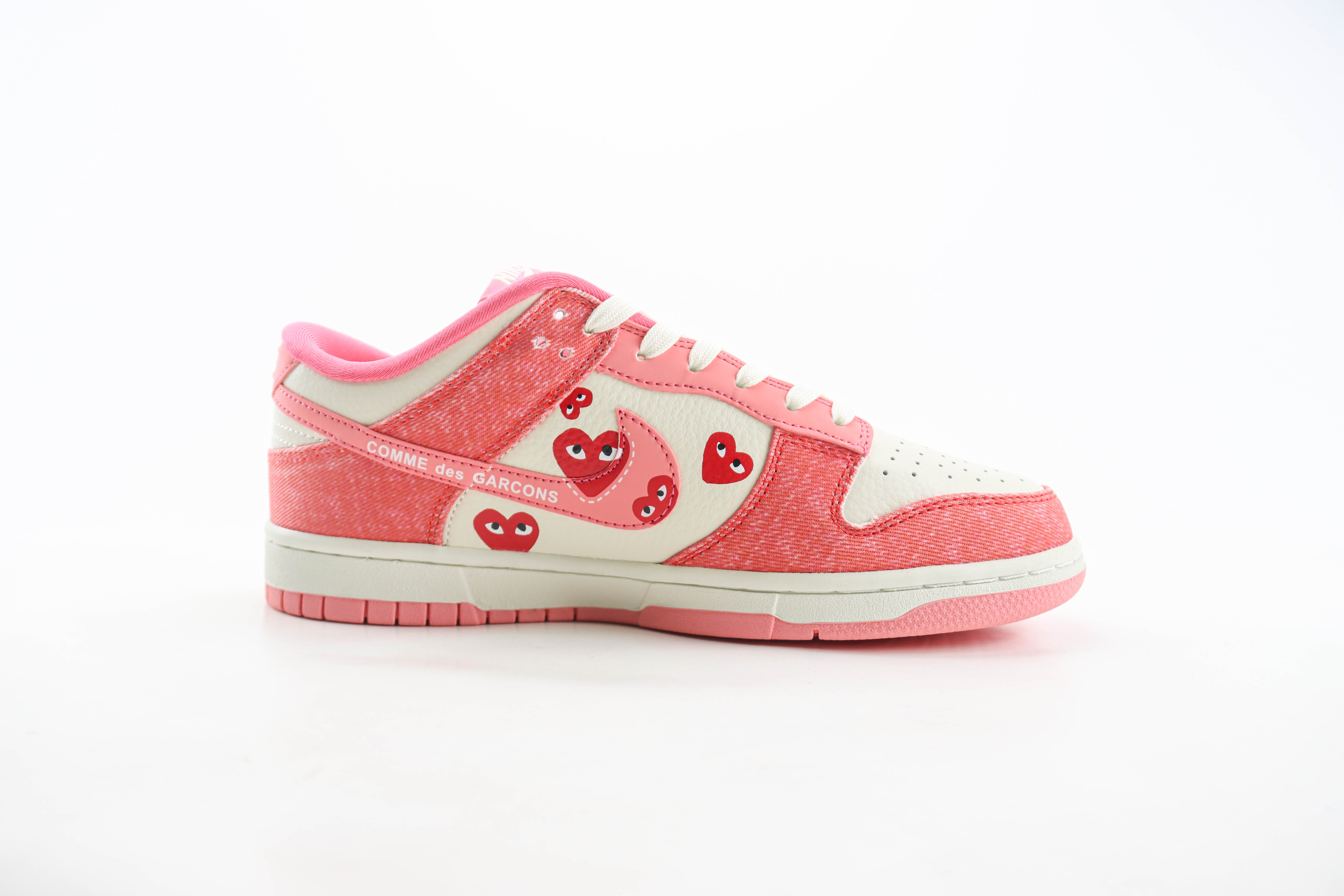 Nike Dunk Low x Comme des Garçons Play Pink Heart