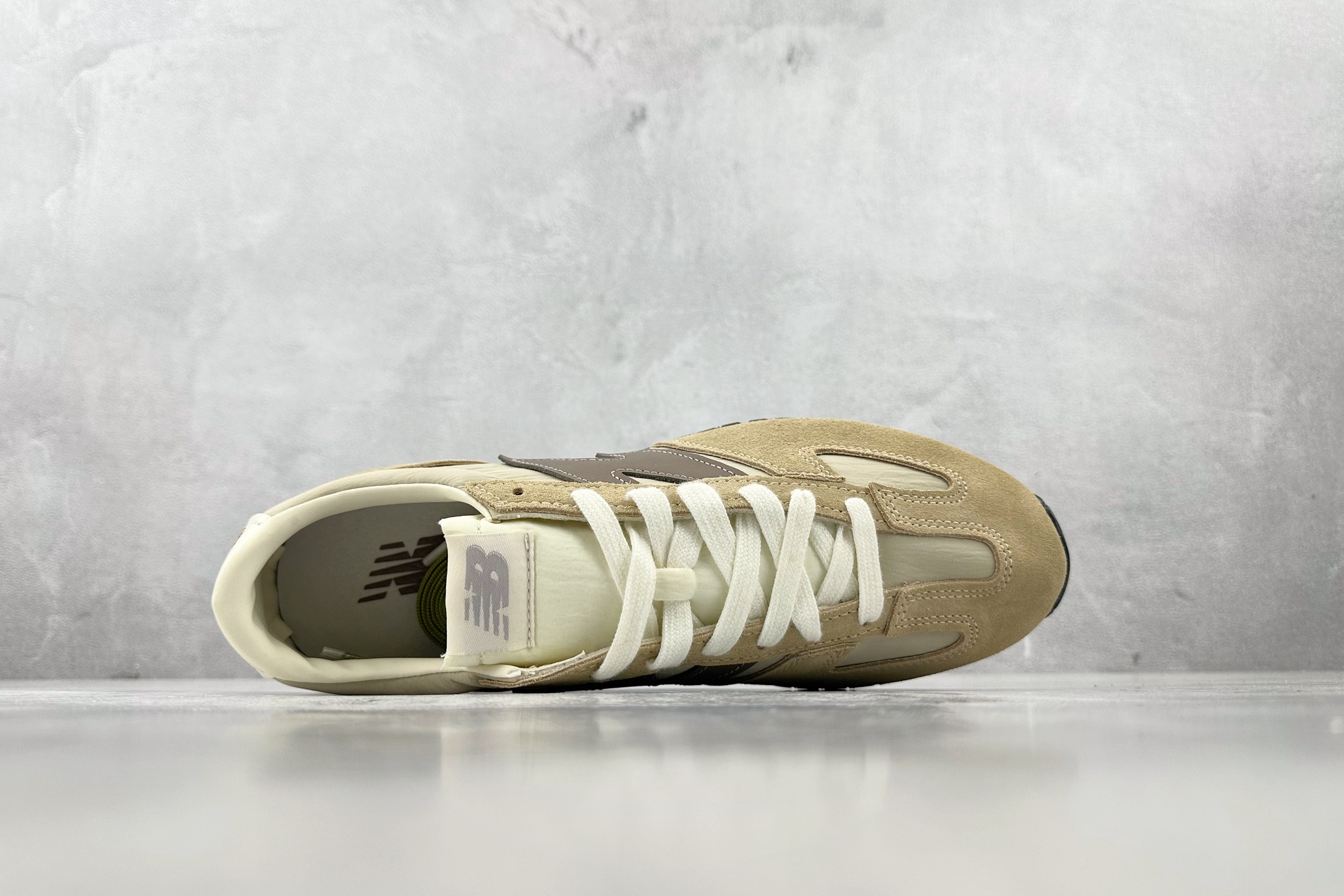 New Balance 471 in Beige 