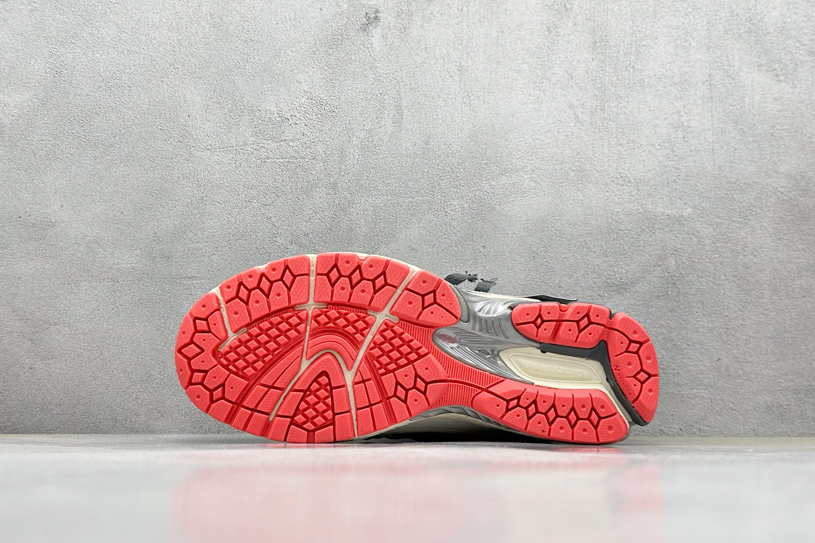 New Balance 1906A Slate grey with raincloud and drift red