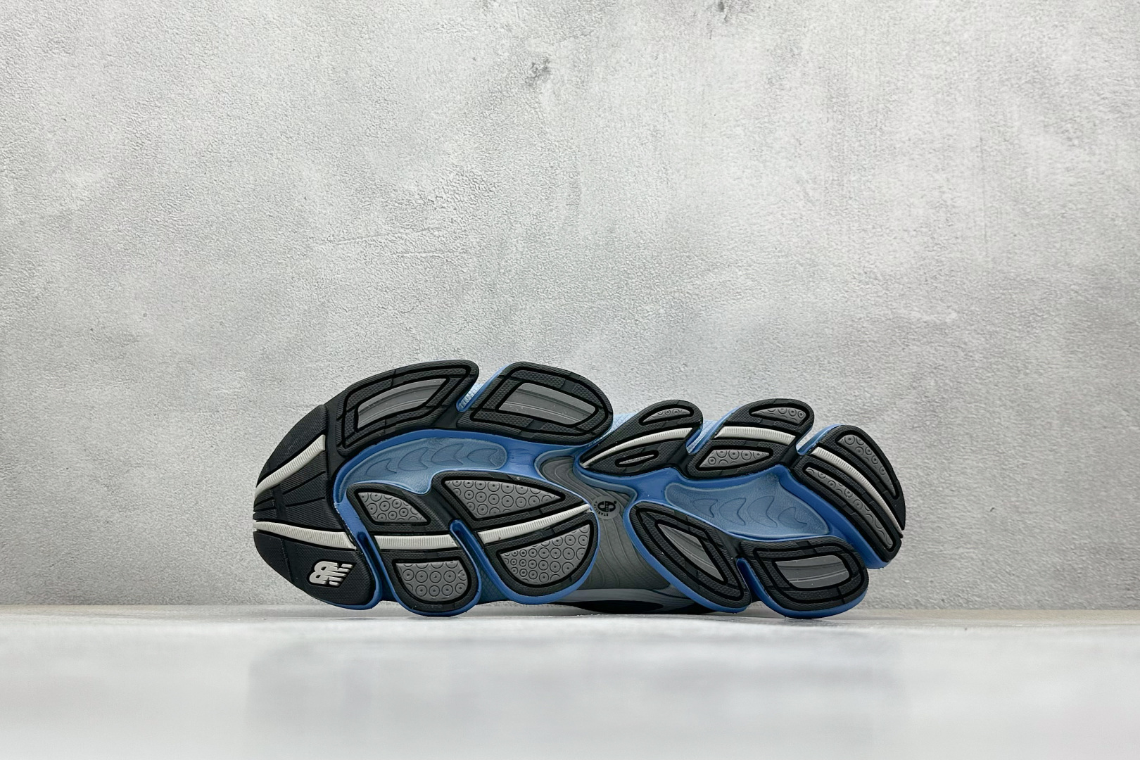 New Balance Abzorb 2000 in baby blue