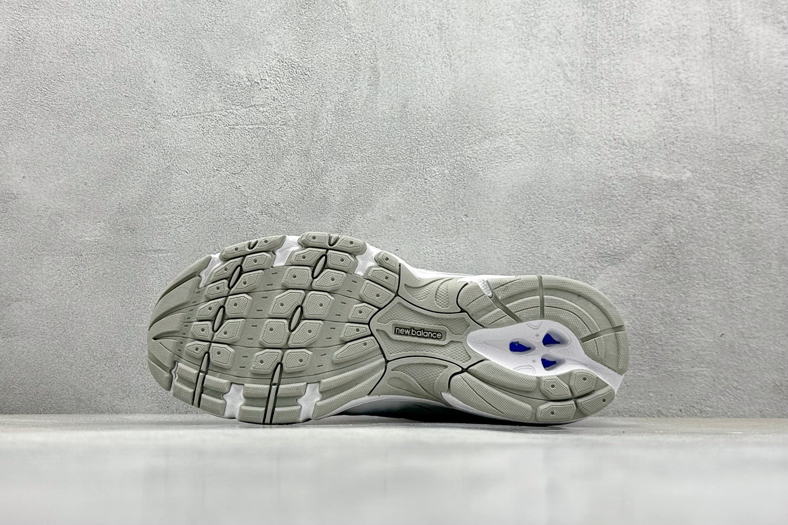 New Balance 740 'Silver Metallic'