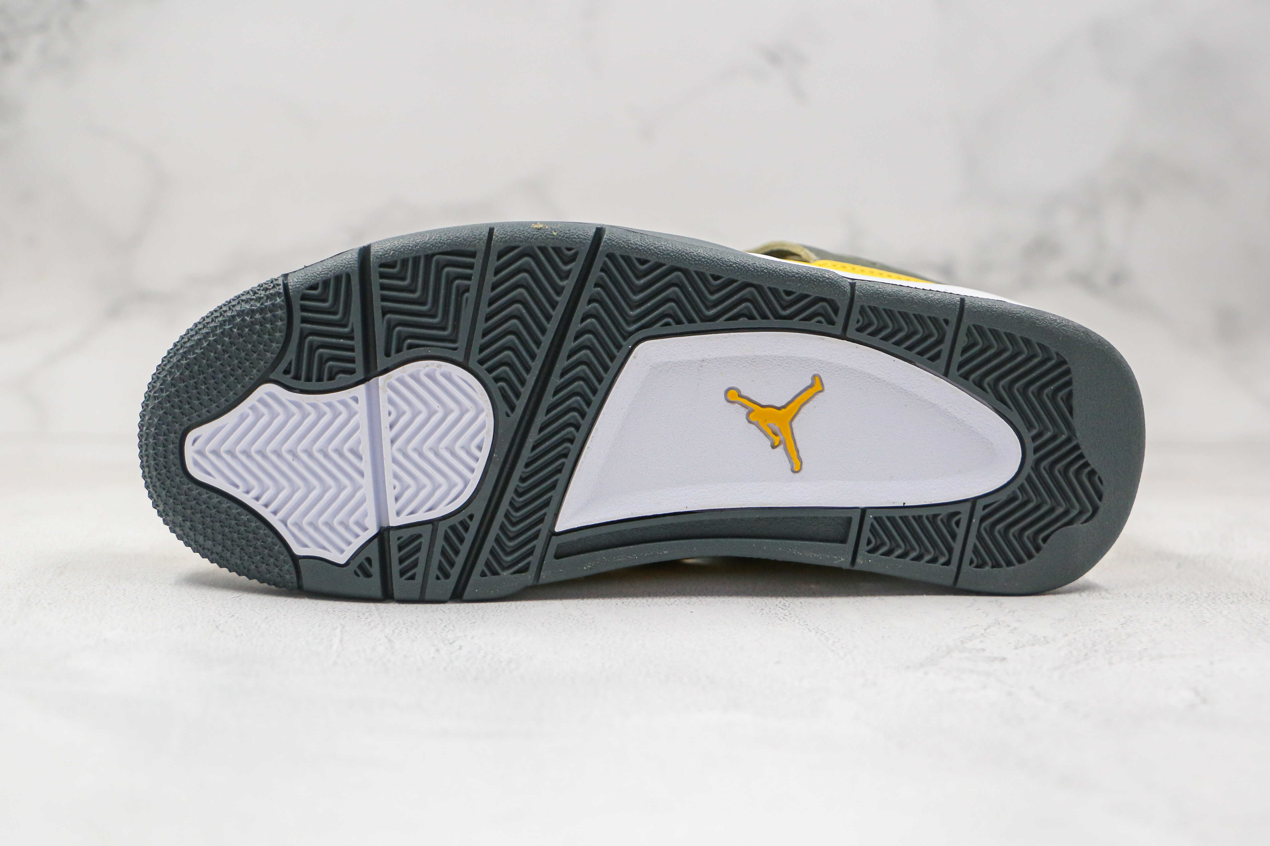 Air Jordan 4 Retro 'Lightning' 2021