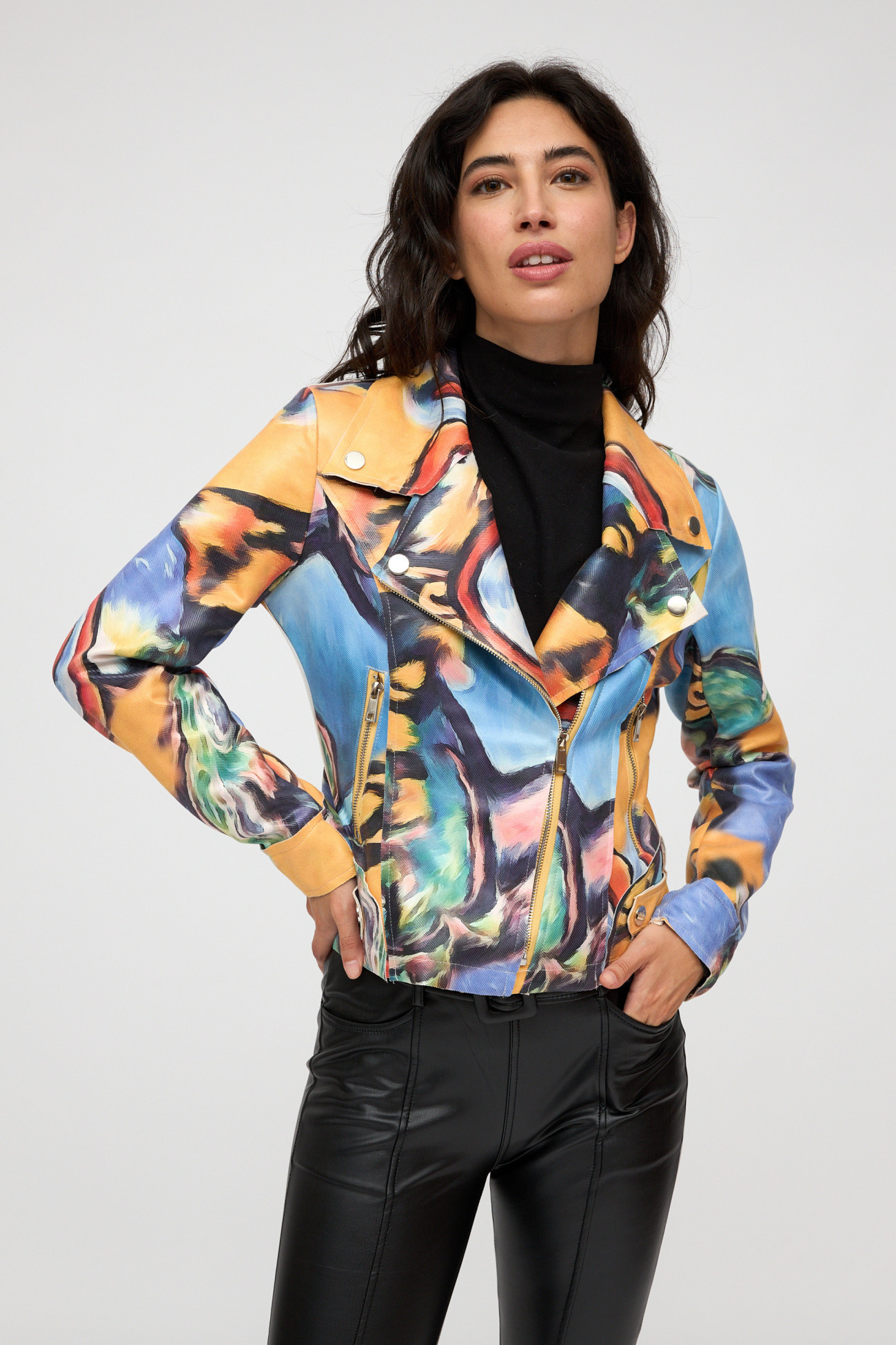 Chaqueta de cuero estampada