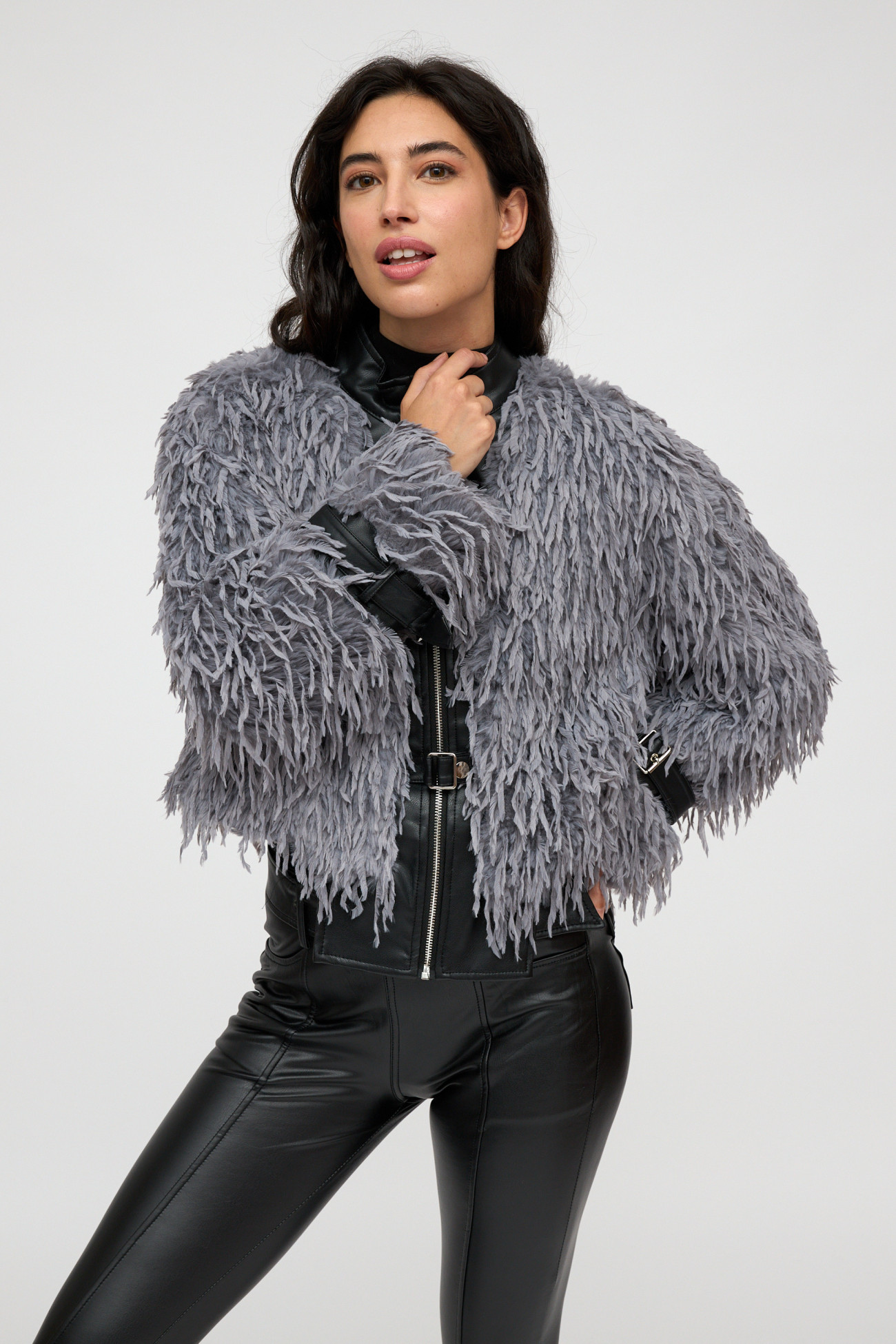 Chaqueta de pelo sintético gris