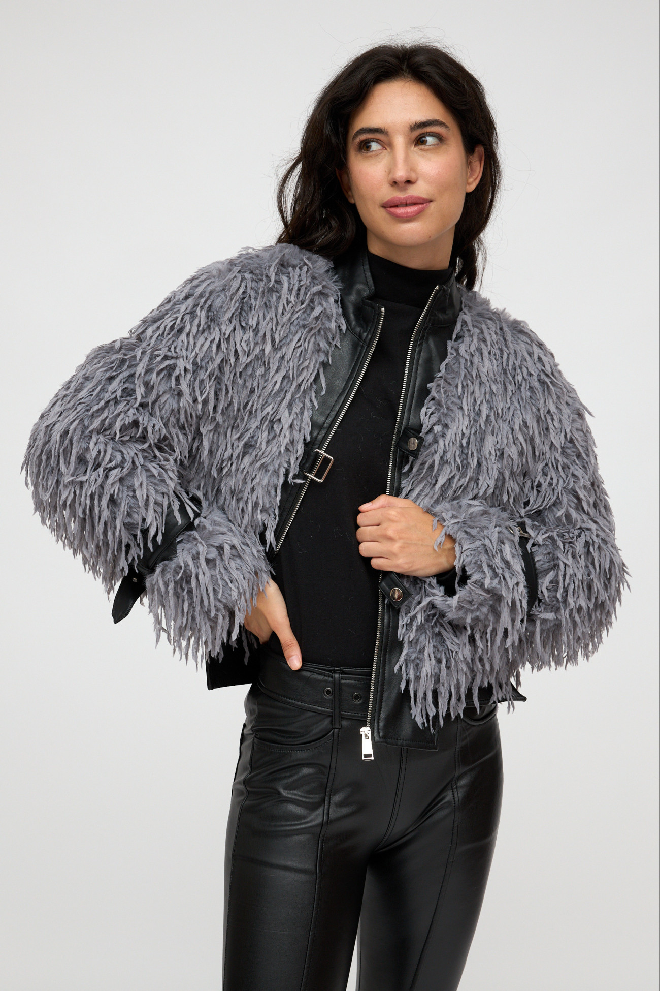 Chaqueta de pelo sintético gris