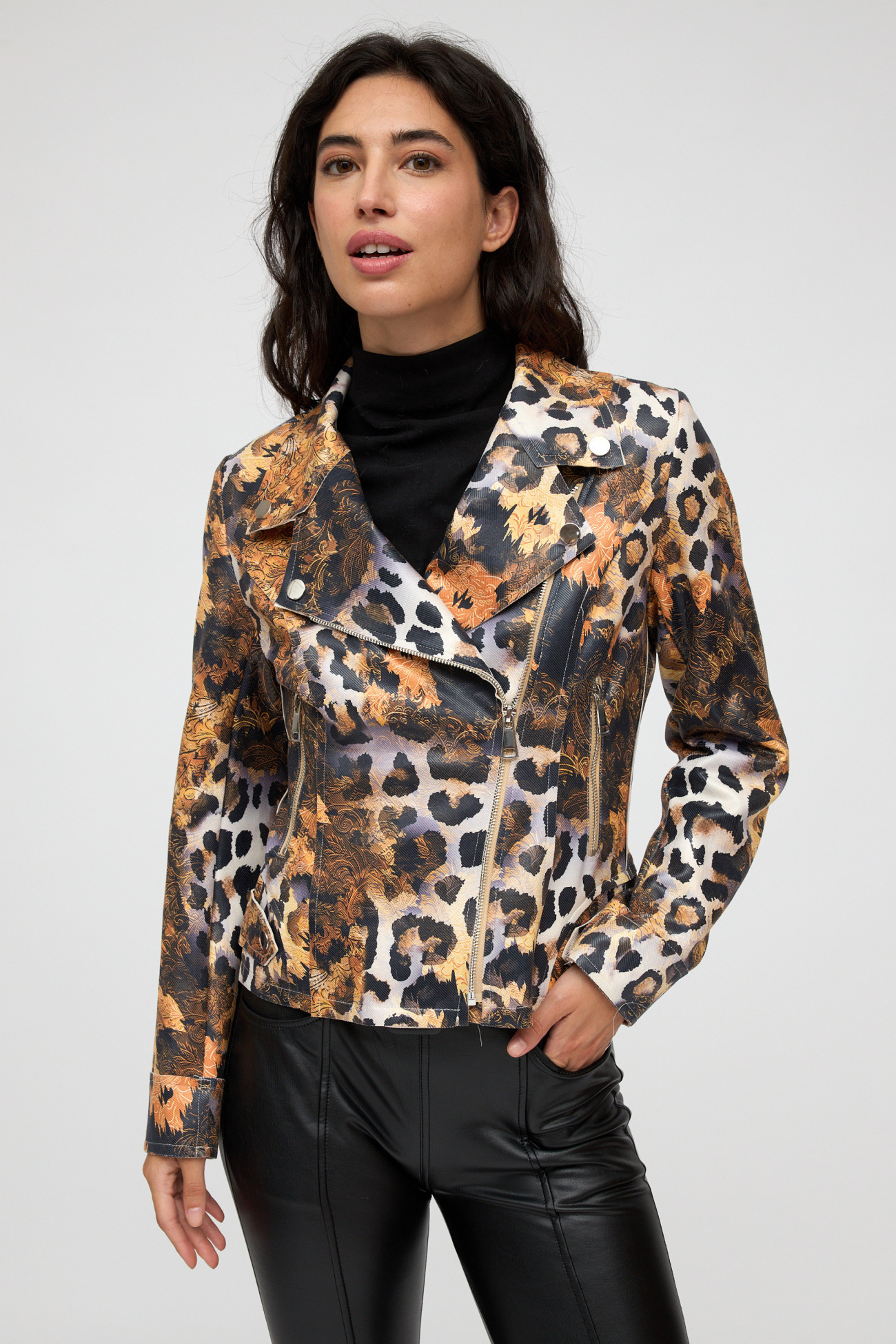 Chaqueta de cuero estampada
