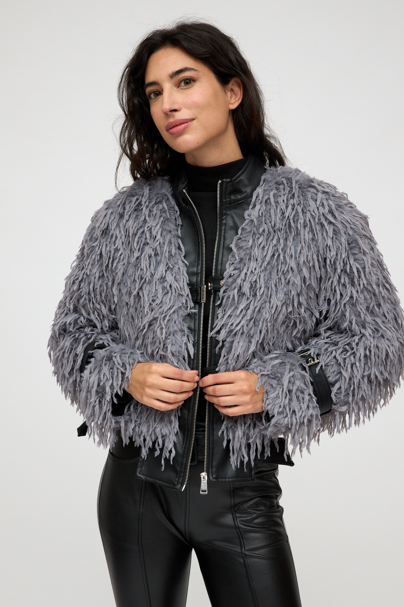 Chaqueta de pelo sintético gris
