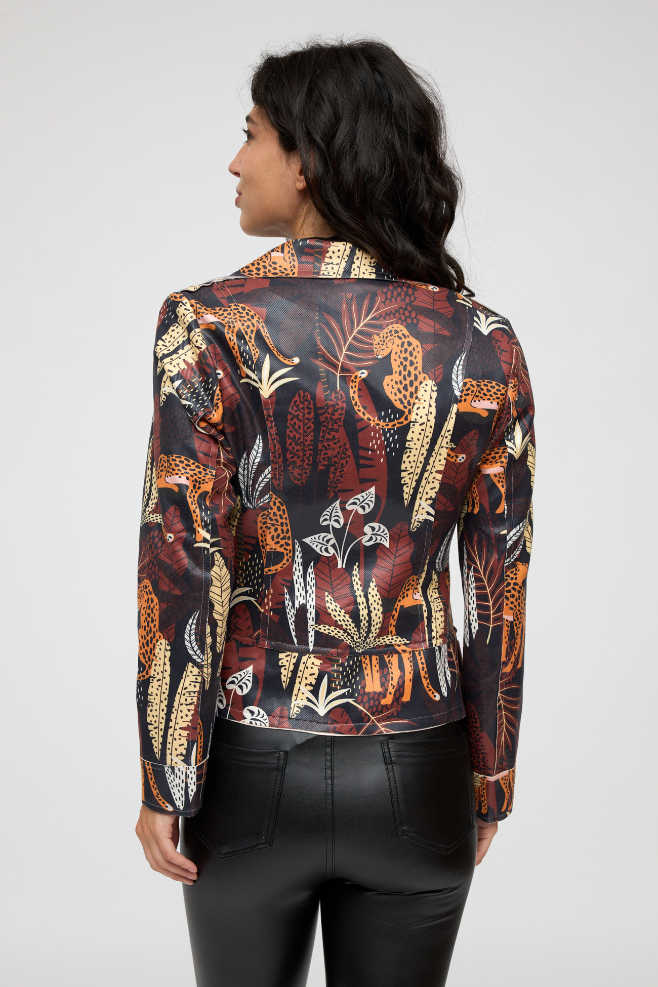 Chaqueta de cuero estampada