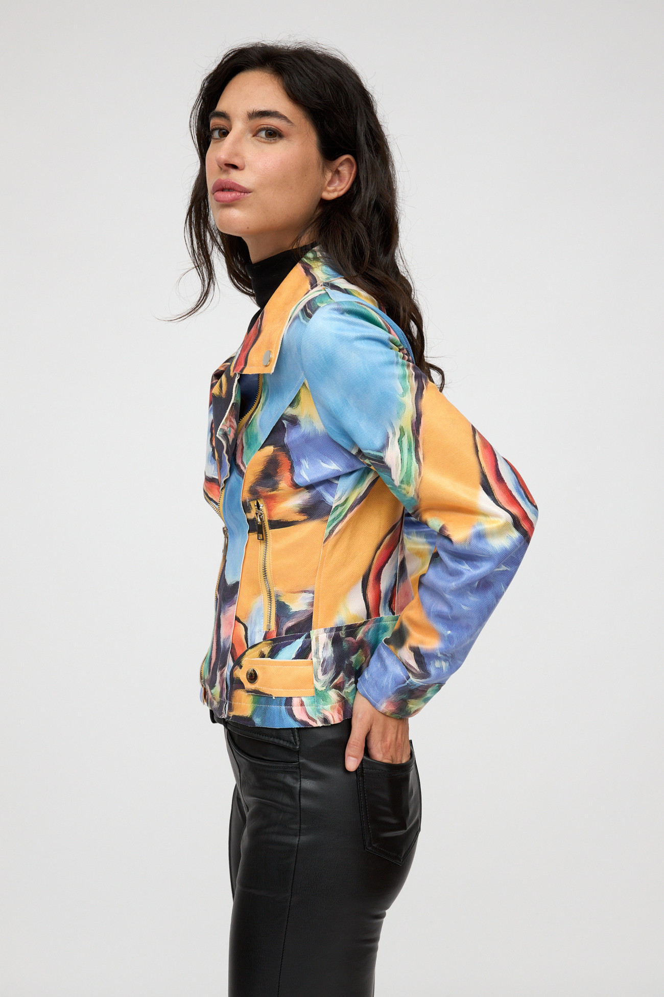 Chaqueta de cuero estampada