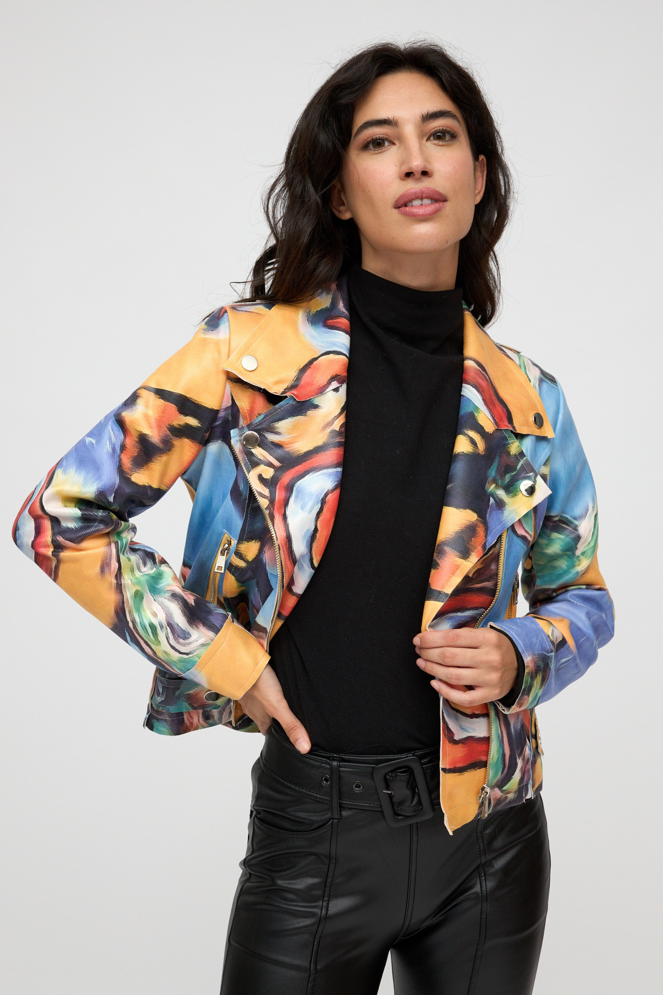 Chaqueta de cuero estampada