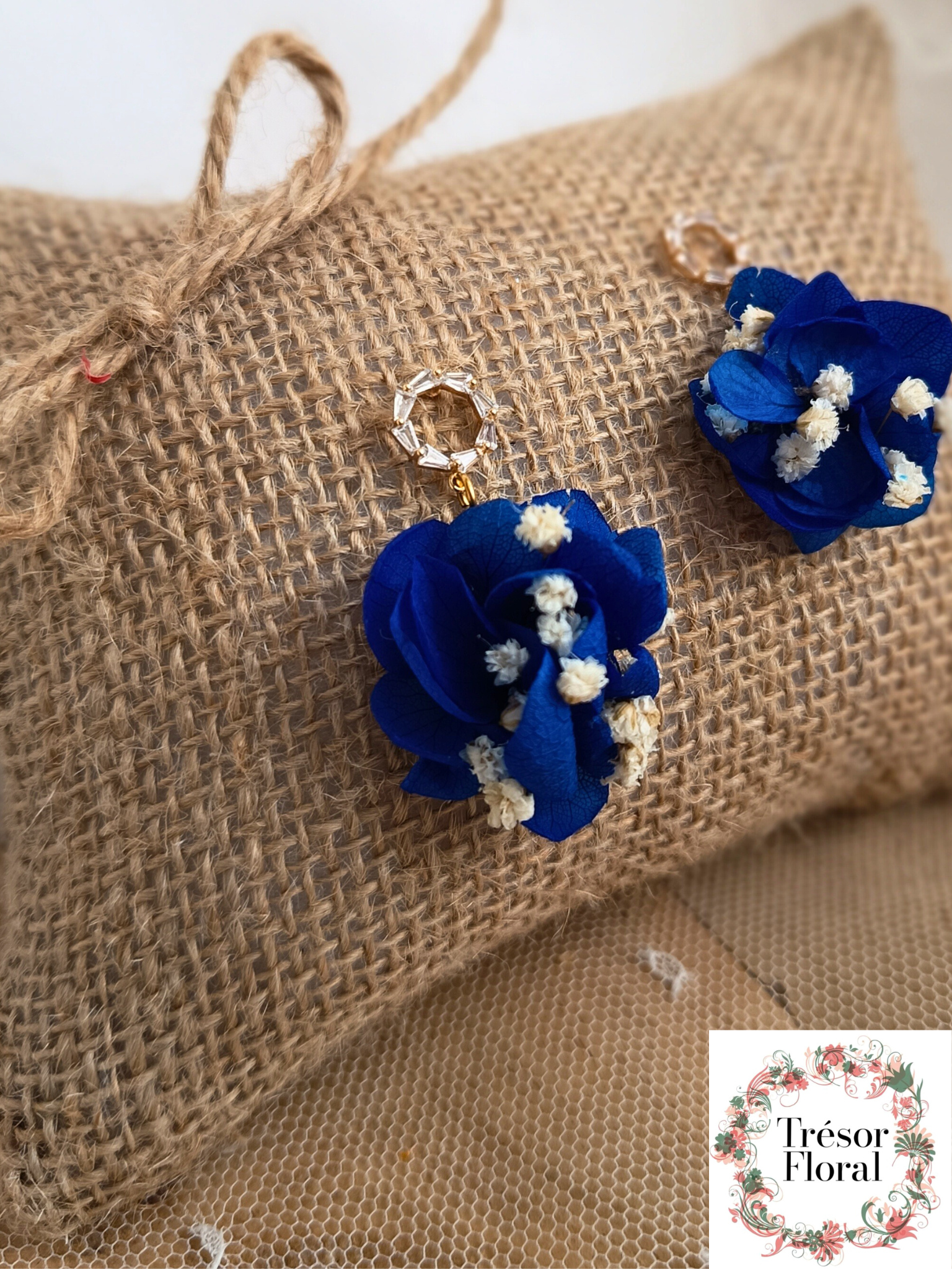 Boucles d’oreilles florales collection bleu roi
