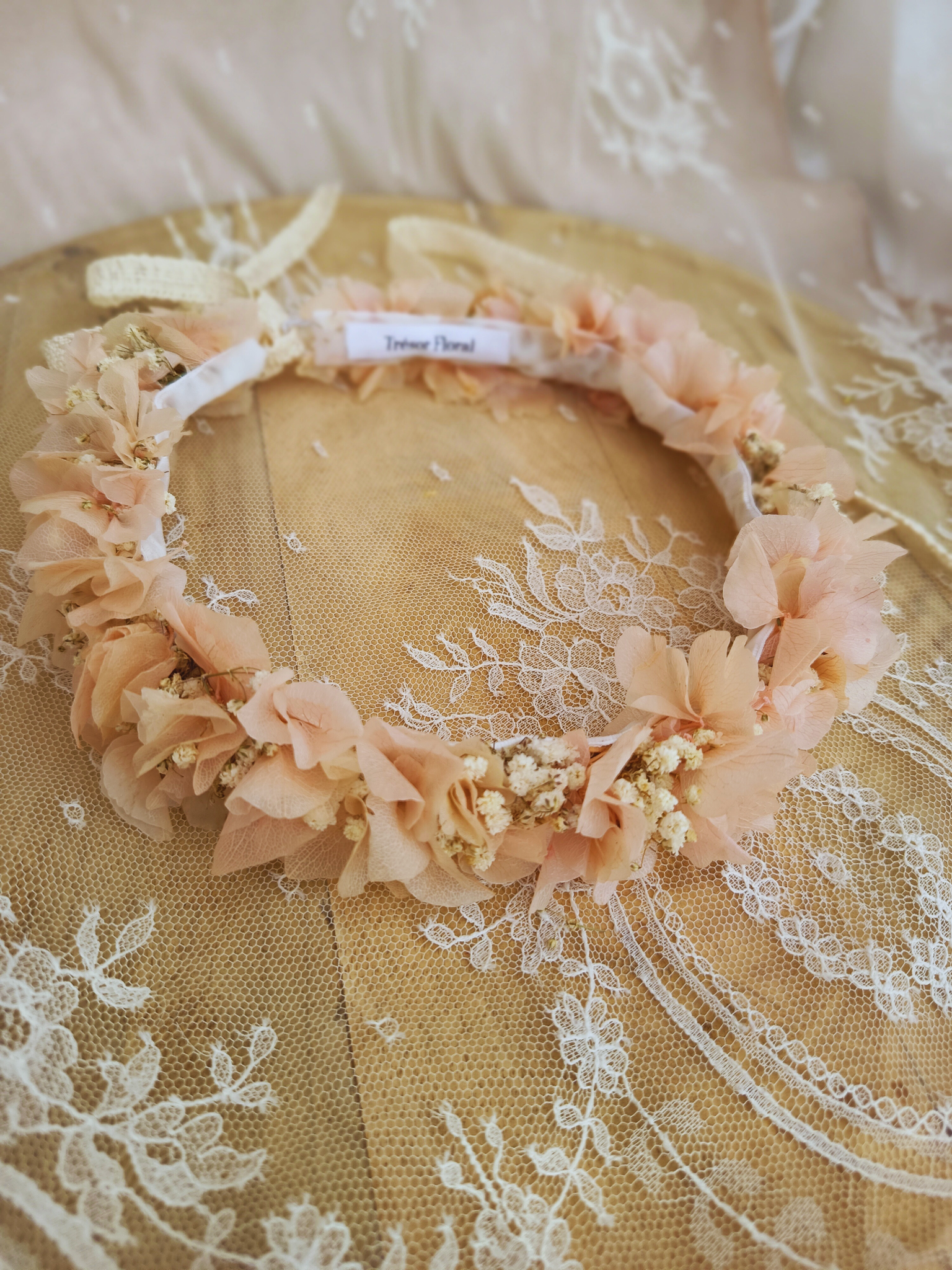 Couronne de fleurs rose pastel pour enfant