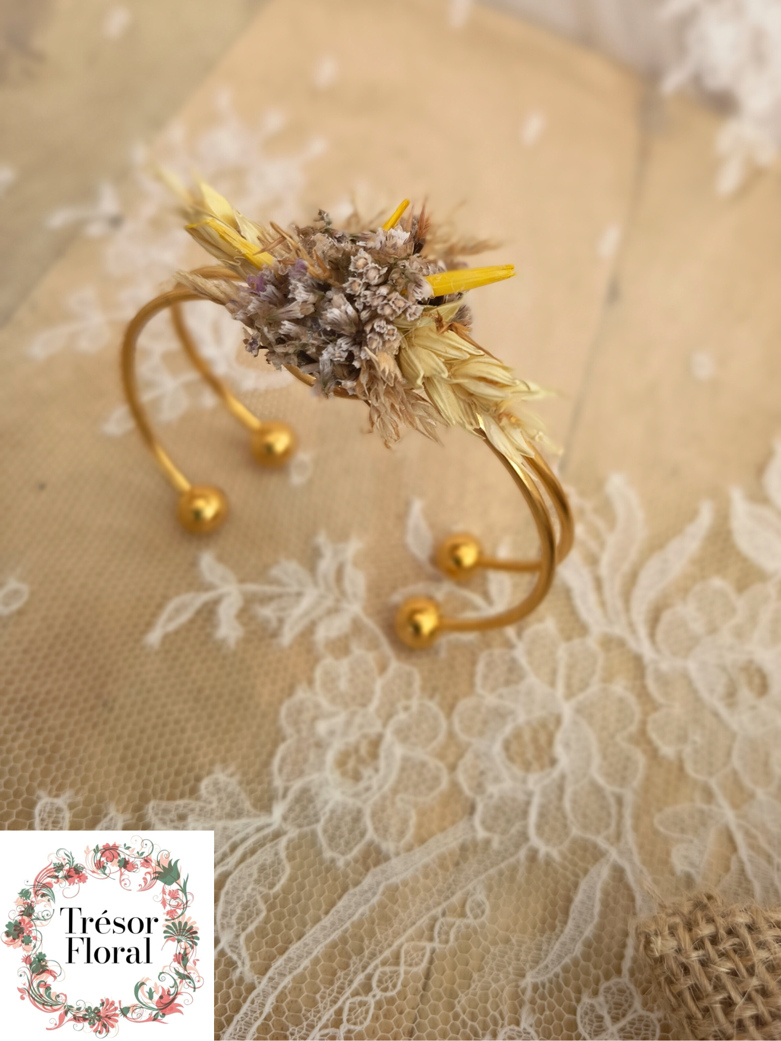 Bracelet fleuri doré