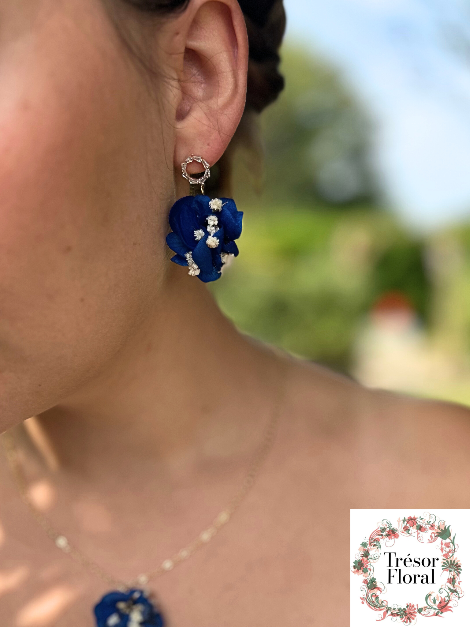 Boucles d’oreilles florales collection bleu roi