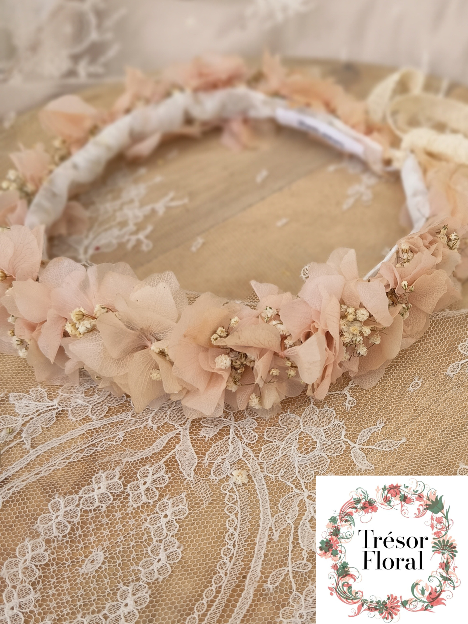 Couronne de fleurs rose pastel pour enfant