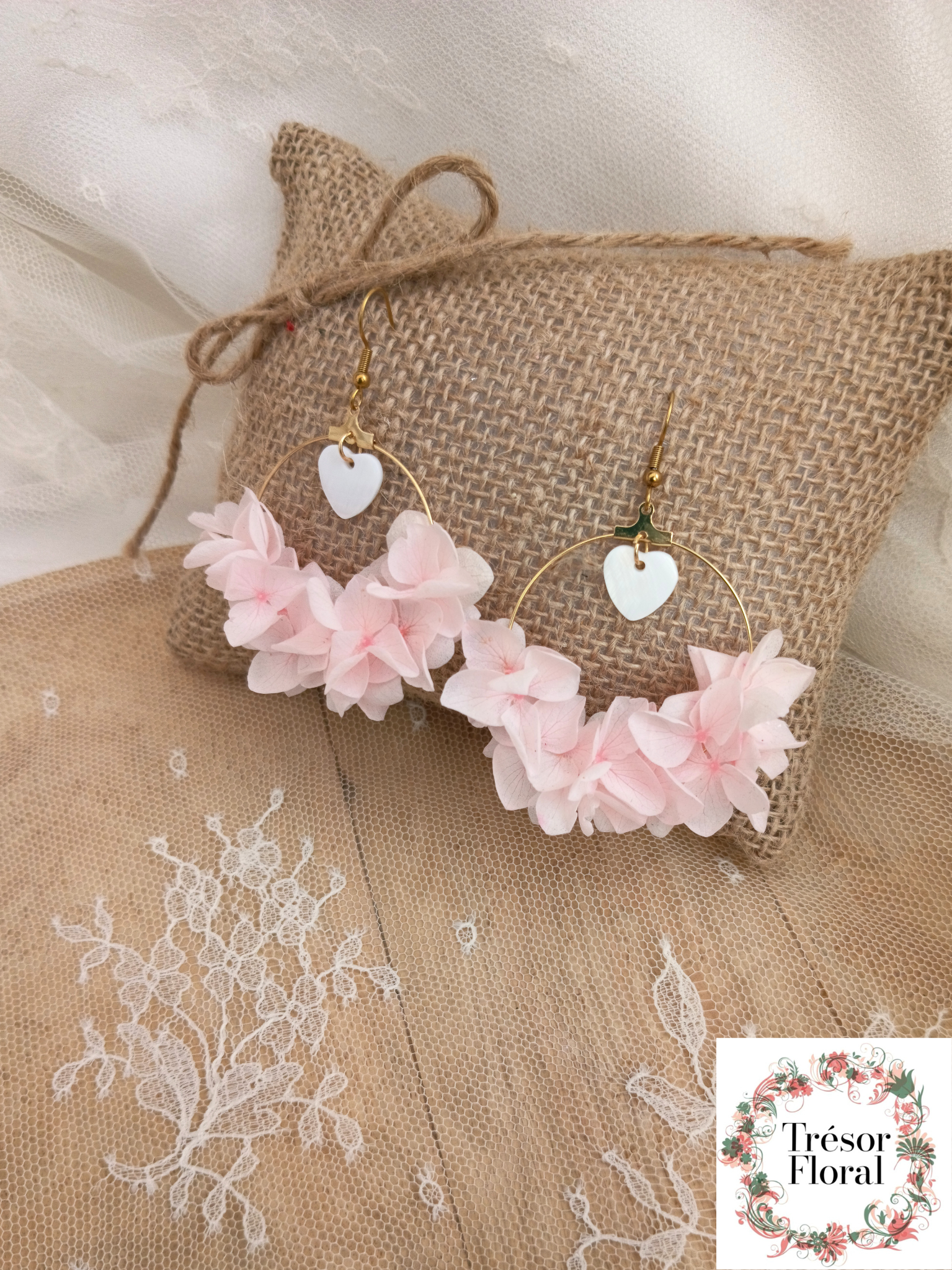 Boucles d’oreilles florales rose 