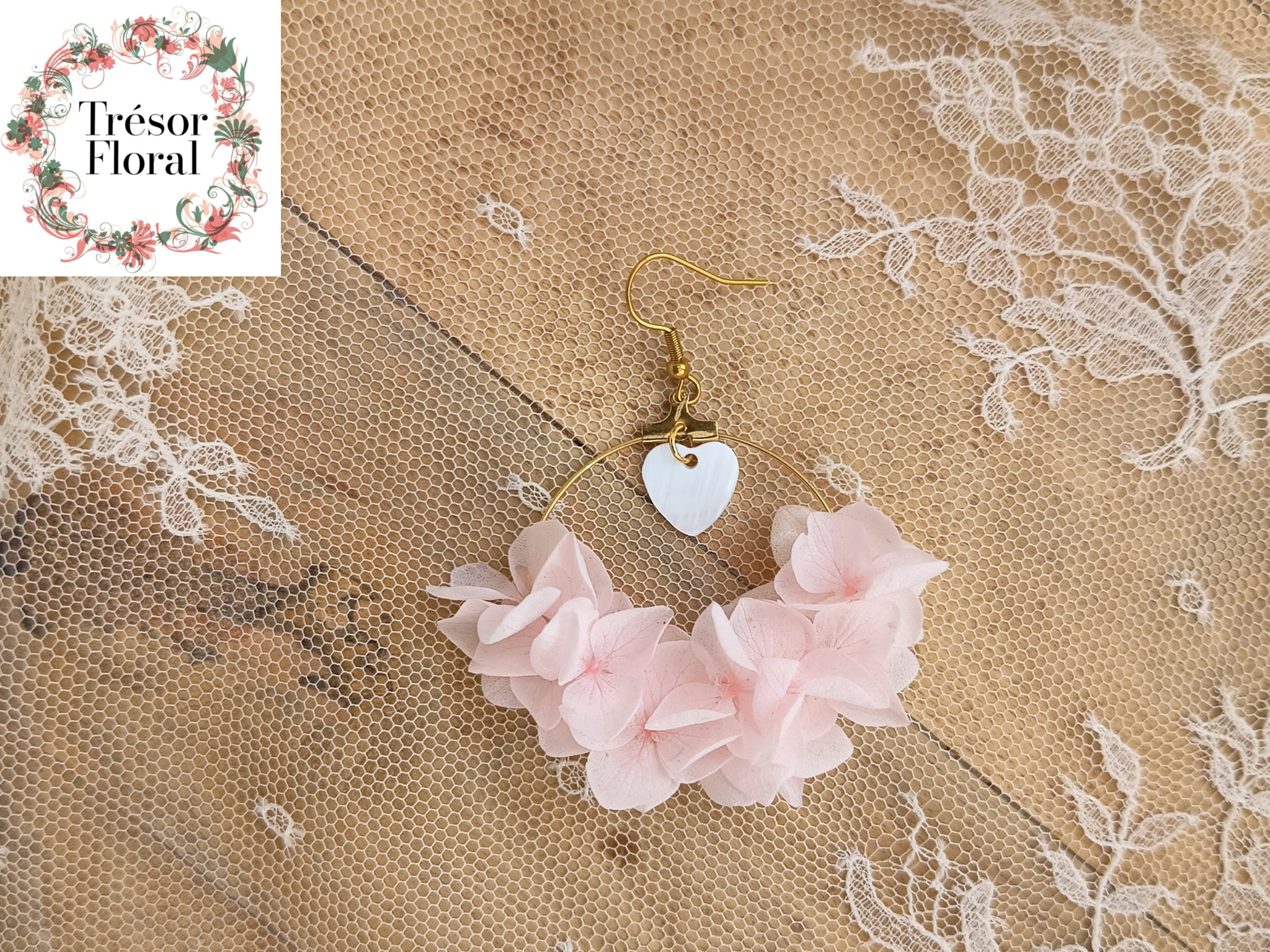 Boucles d’oreilles florales rose 