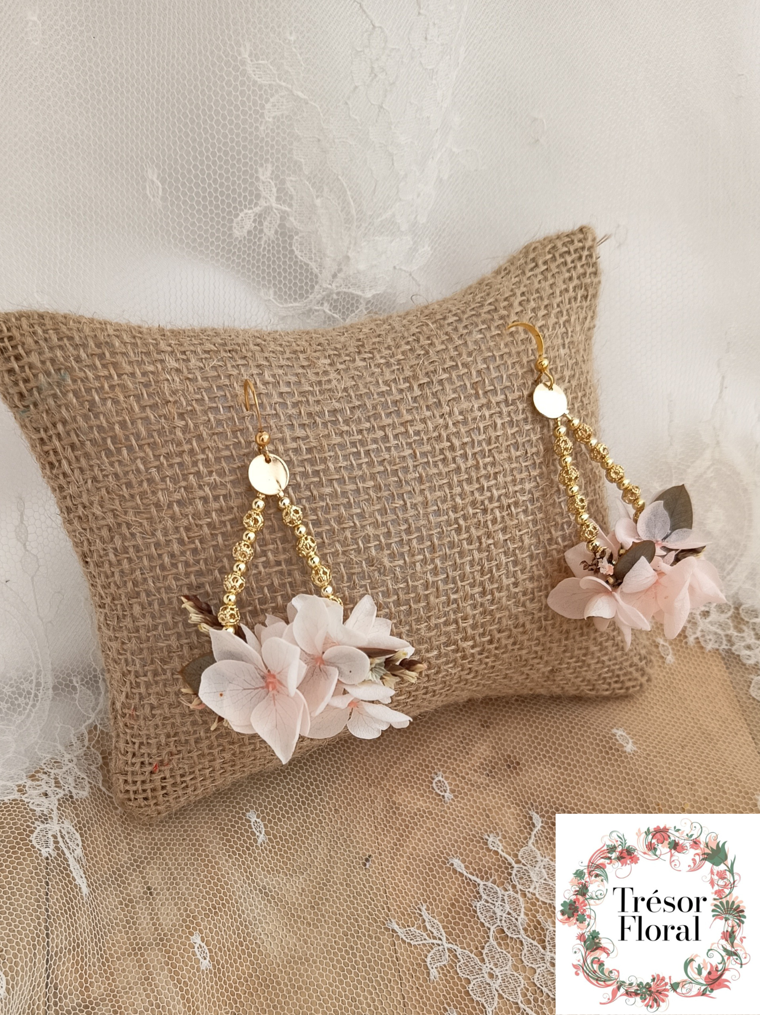 Boucle d’oreille fleurie