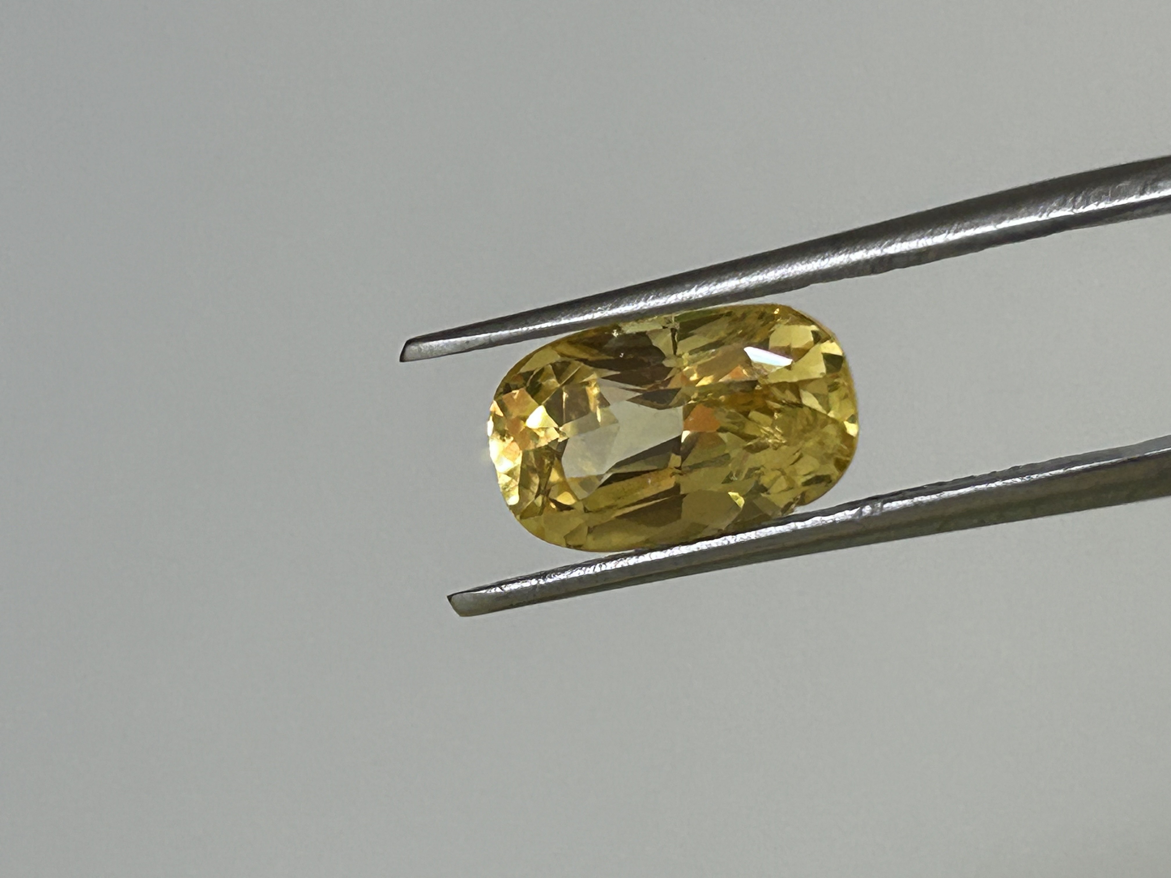 Natural Yellow Sapphire 4.05 Carat