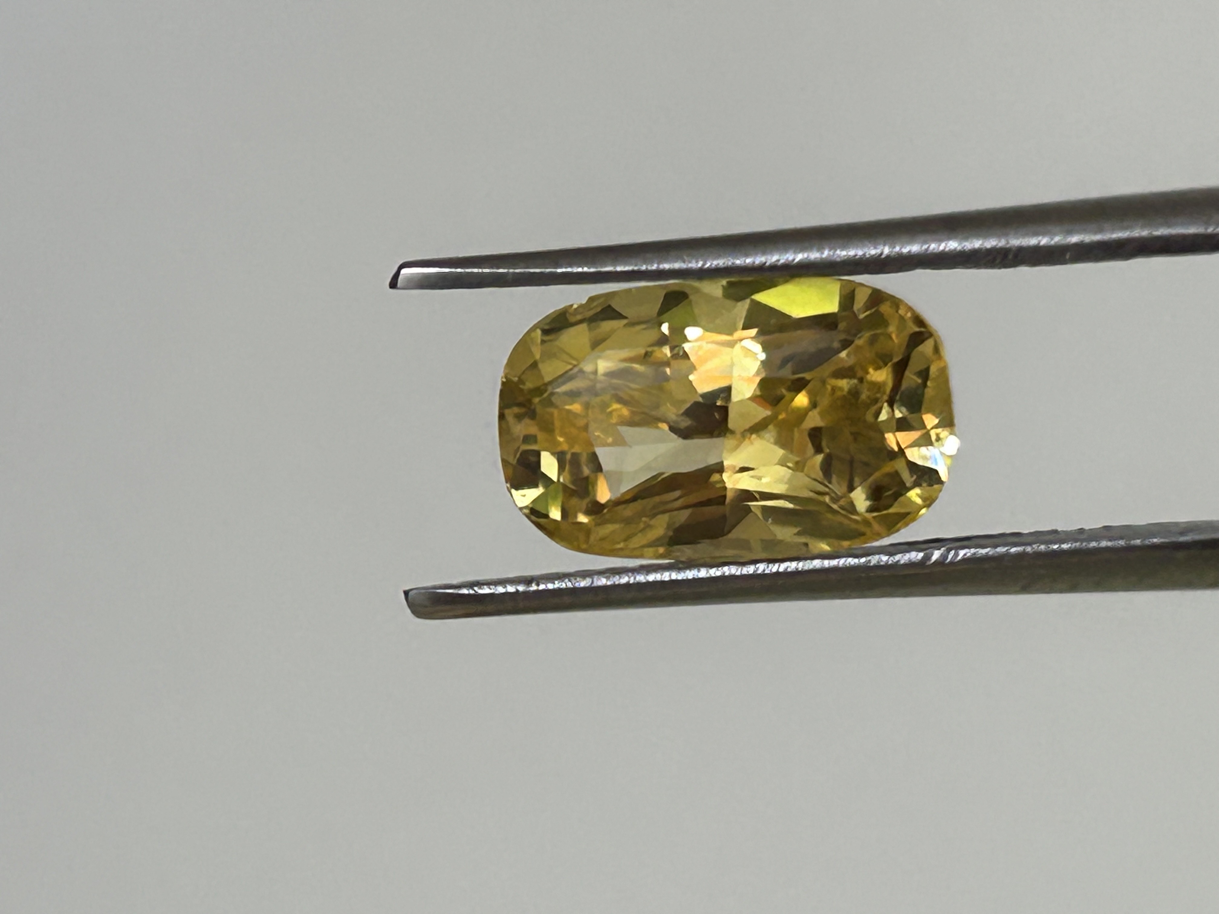Natural Yellow Sapphire 4.05 Carat
