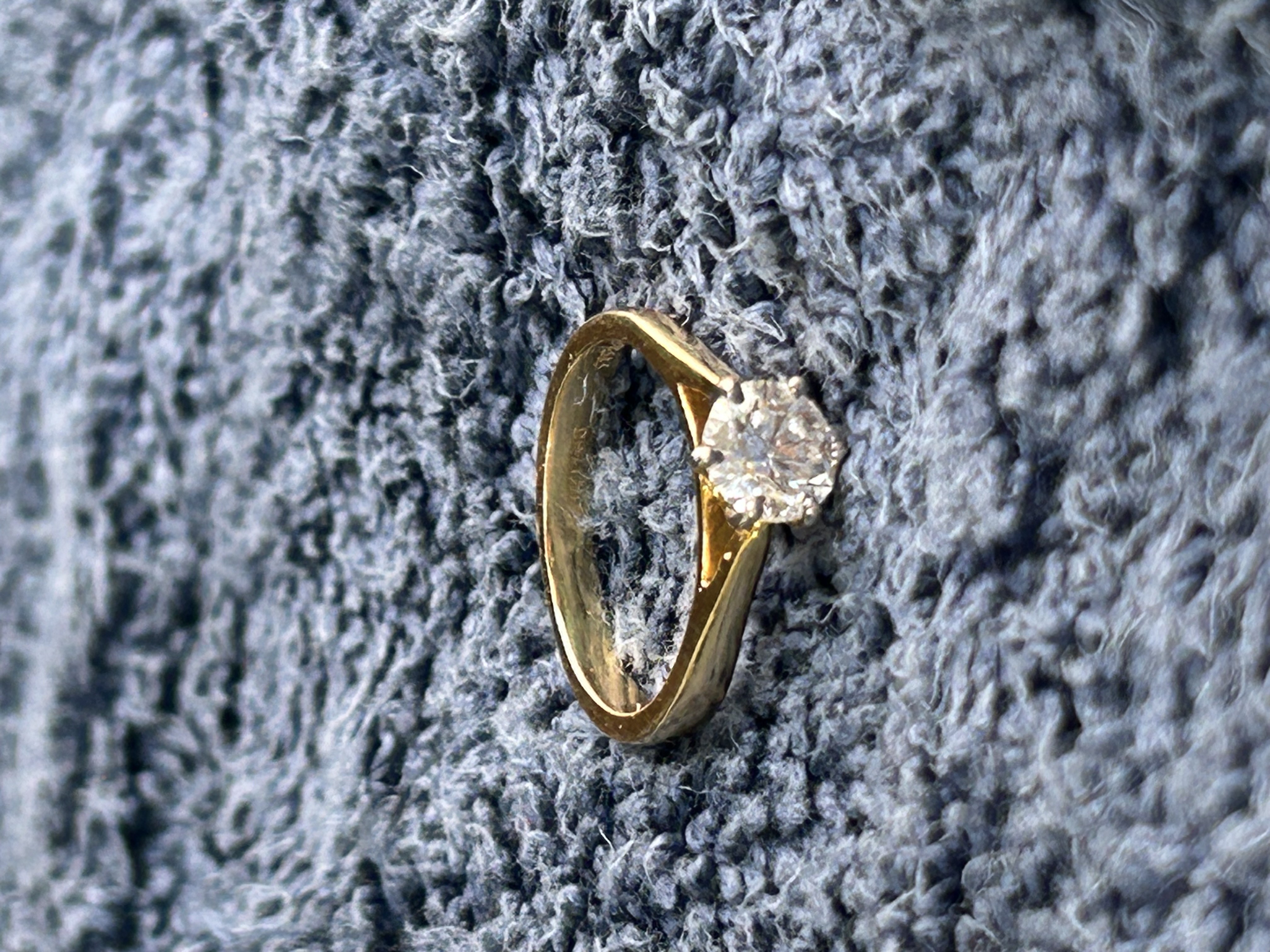 1 Carat Diamond Engagement Ring