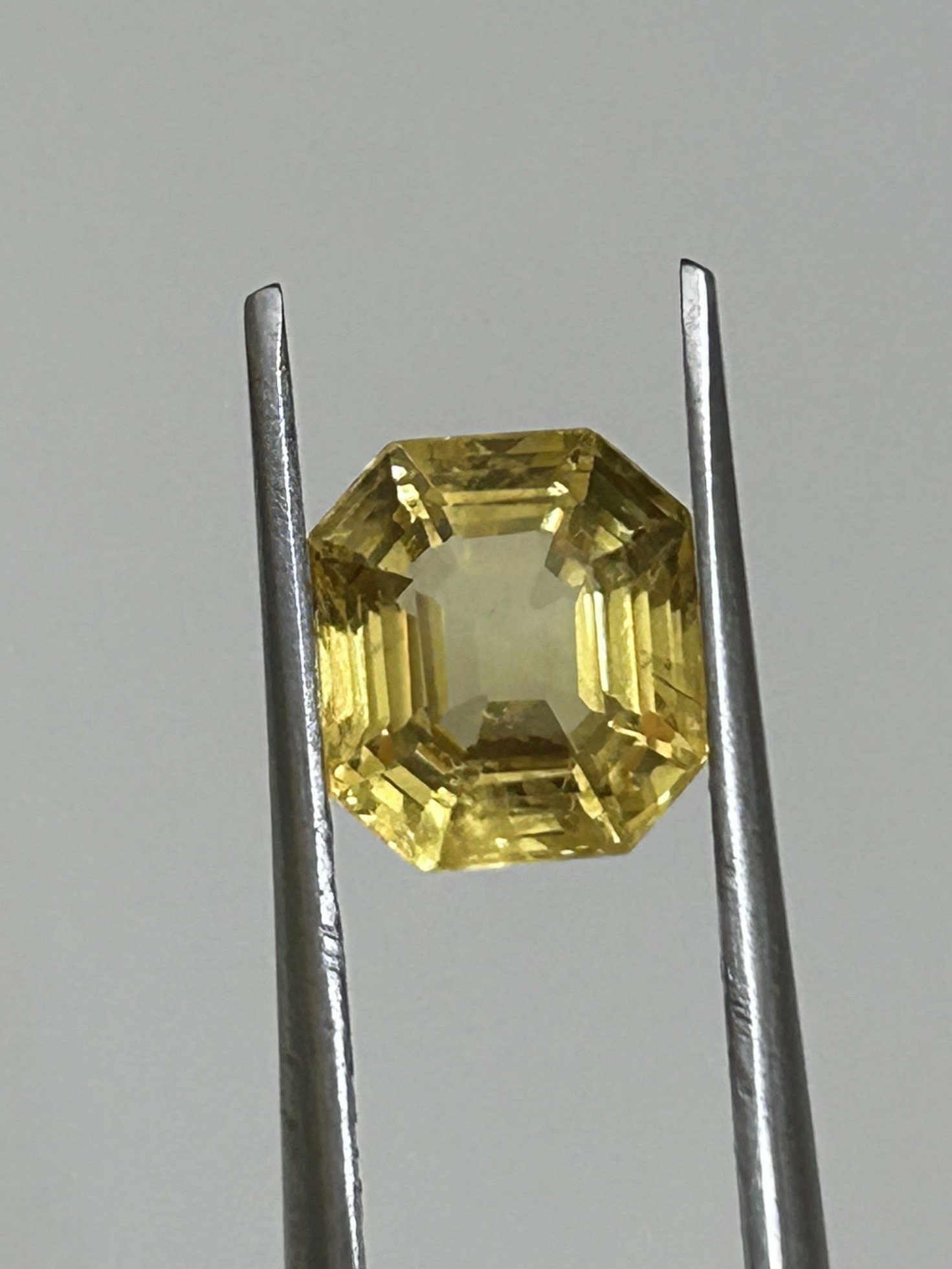 3.80 Carat Natural Yellow Sapphire Gemstone