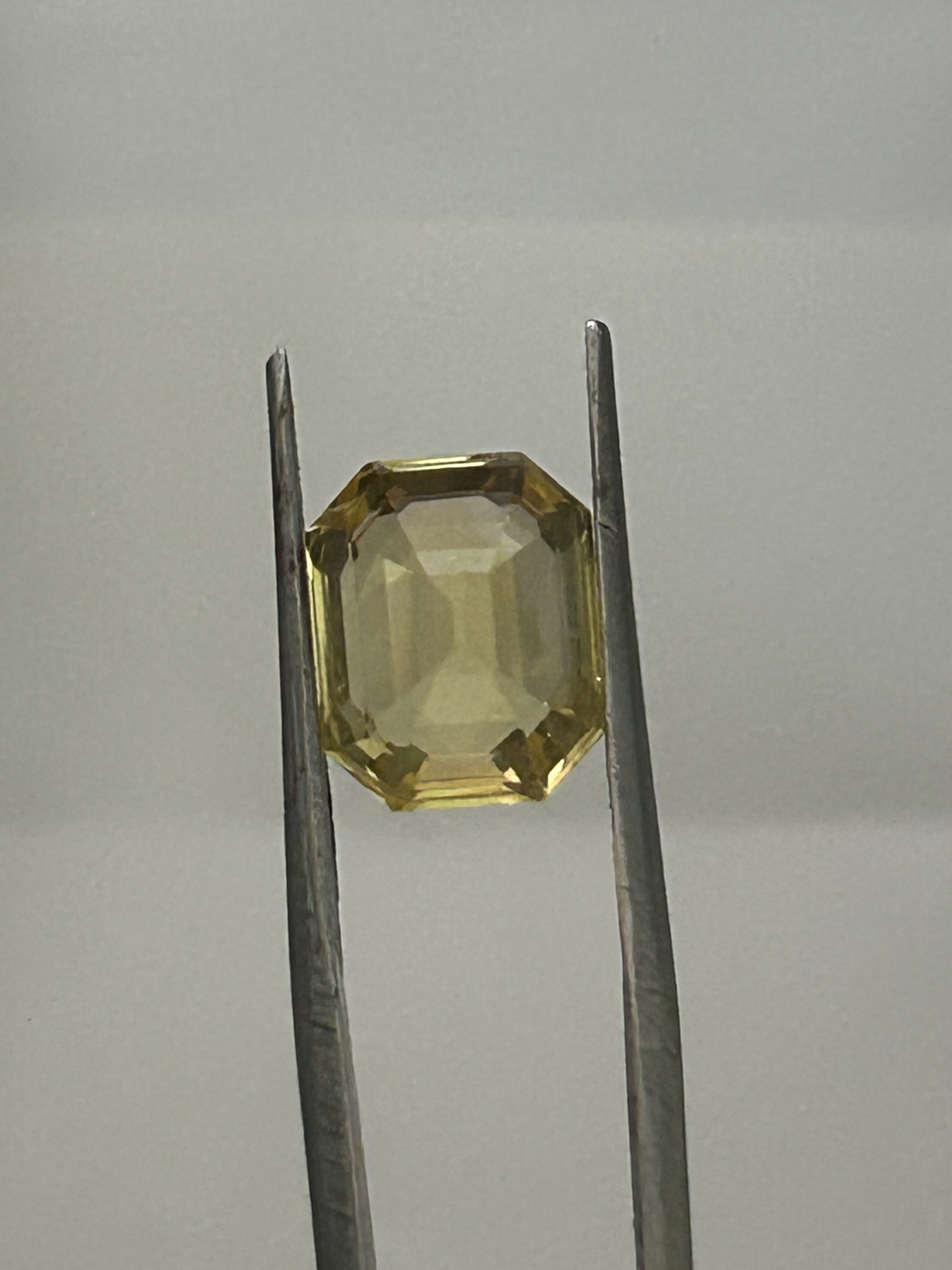 Natural 7.05 Carat Yellow sapphire No heat No treatment