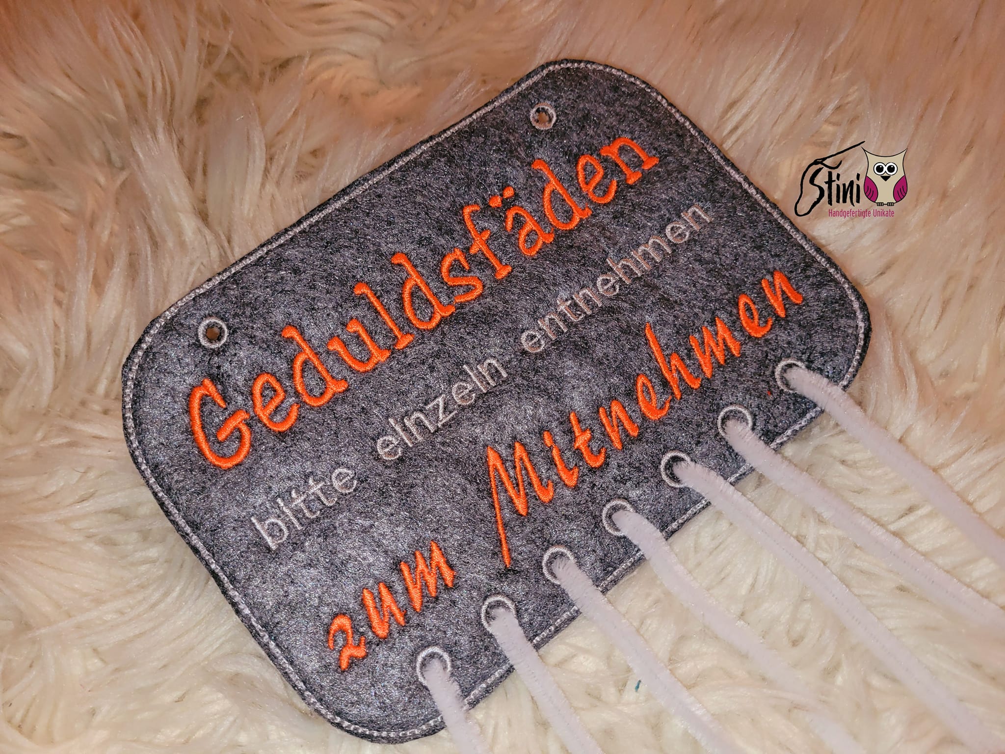 Stickdatei ITH Schild Geduldsfaden