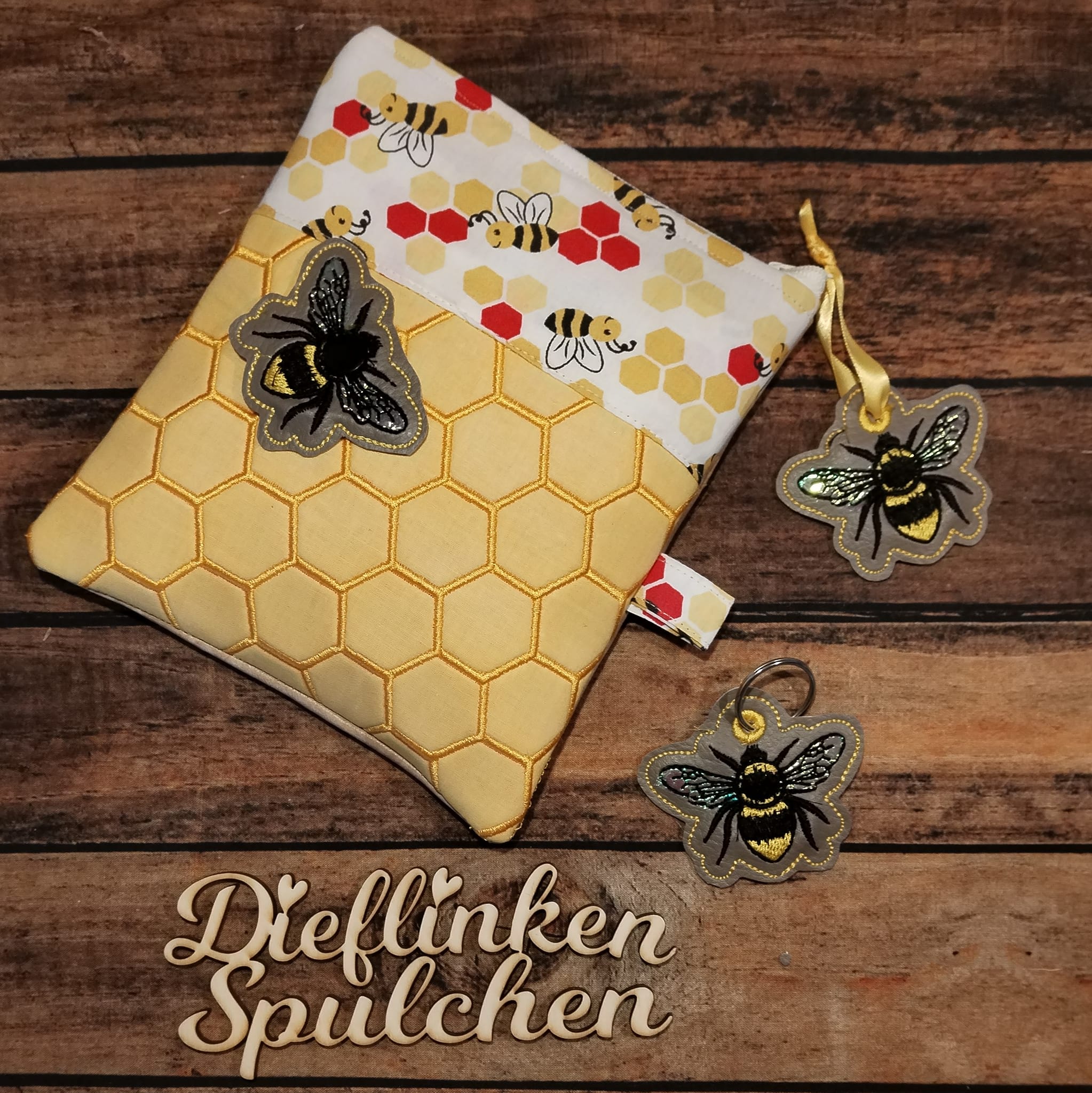Stickdatei Biene als Anhänger und Patch