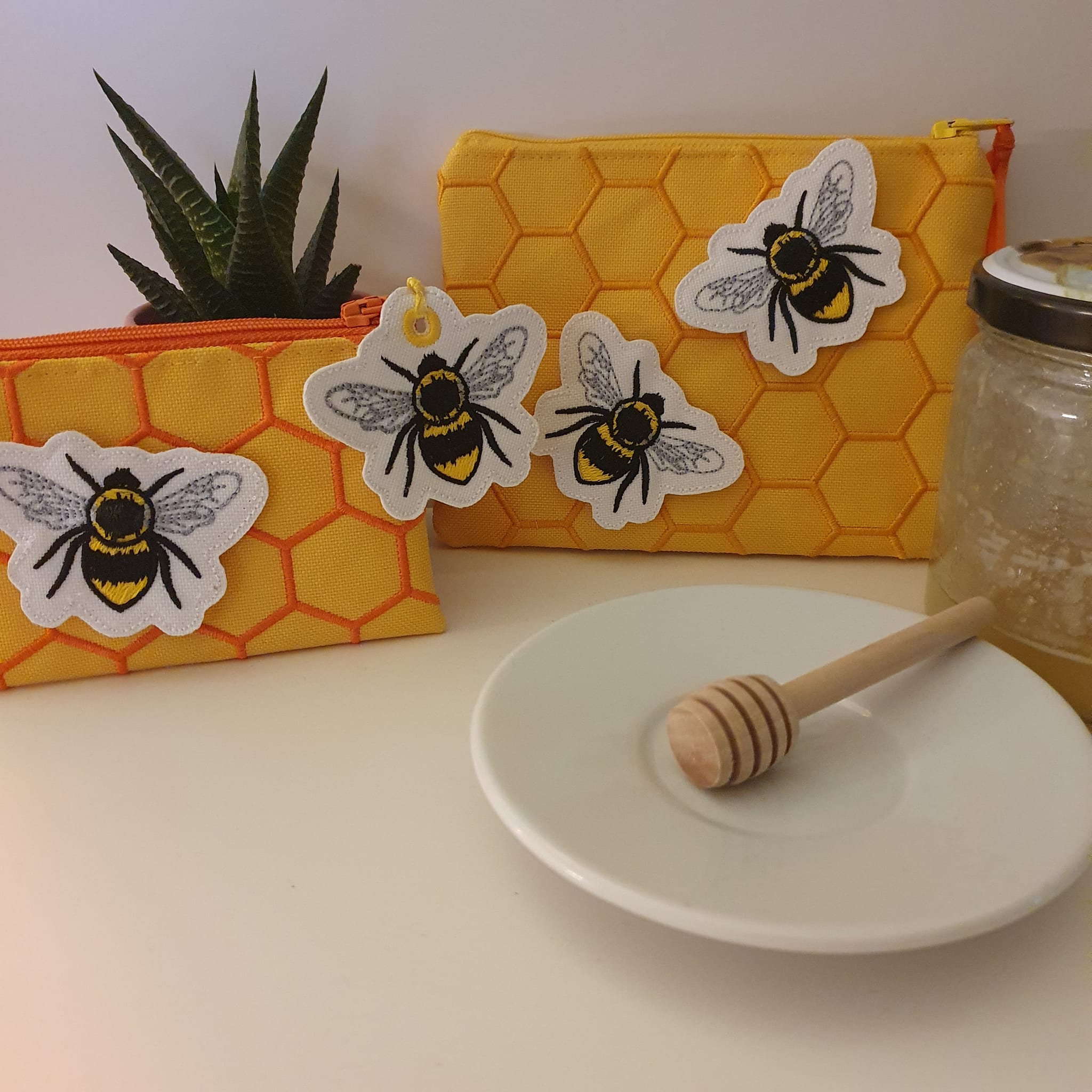 Stickdatei Hintergrund allover Bienen Wabe