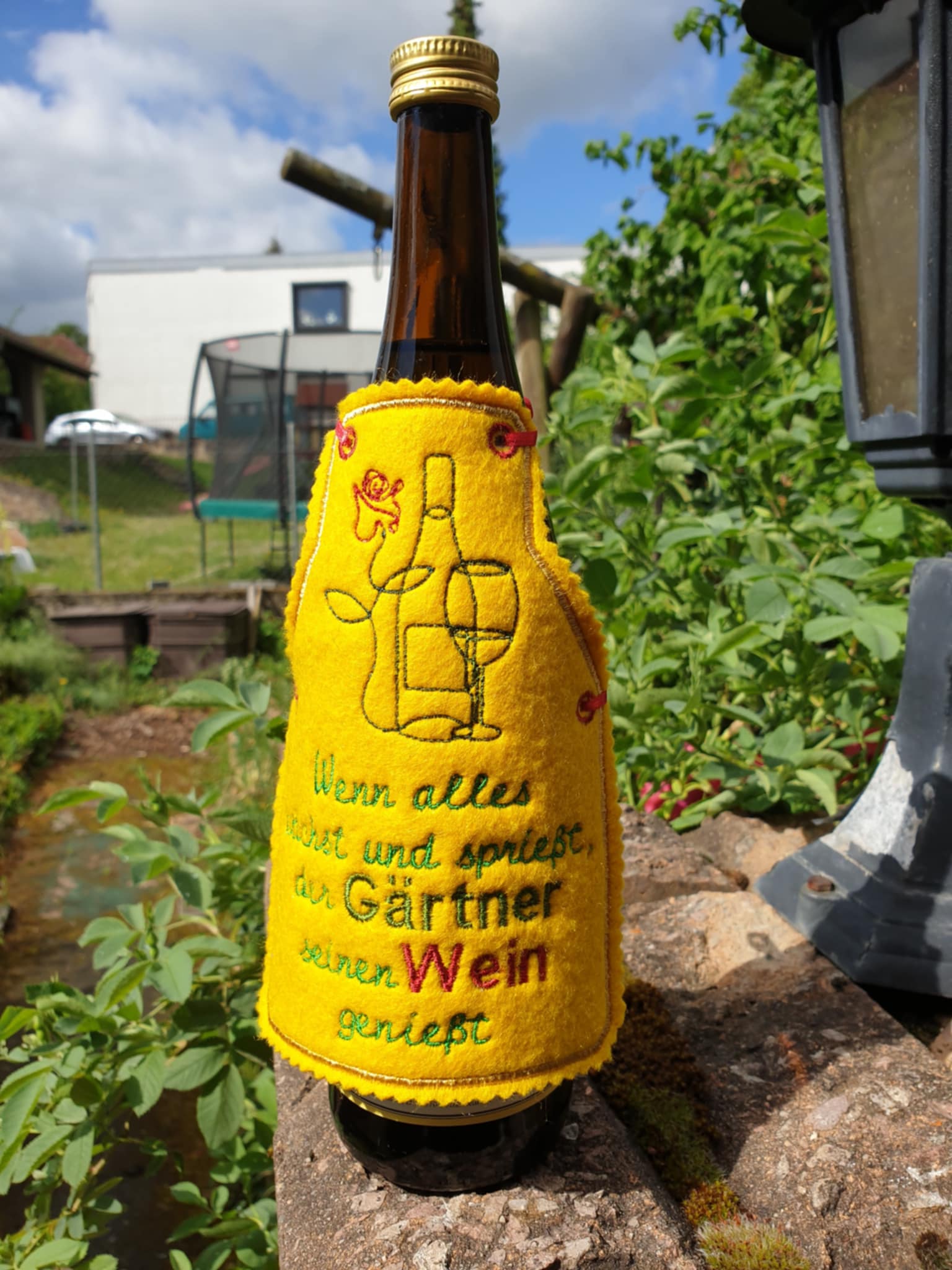 Stickdatei ITH Flaschen Schürze 2