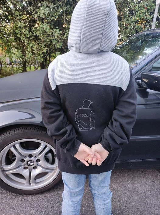 Stickdatei Kontur Junge mit Hoodie