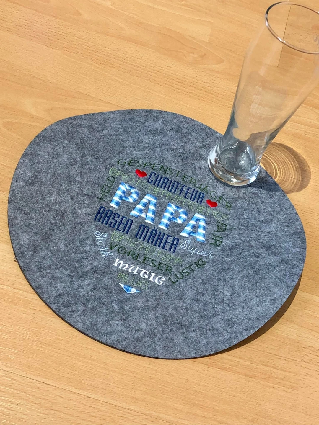 Stickdatei Papa / Vater als Schild Form