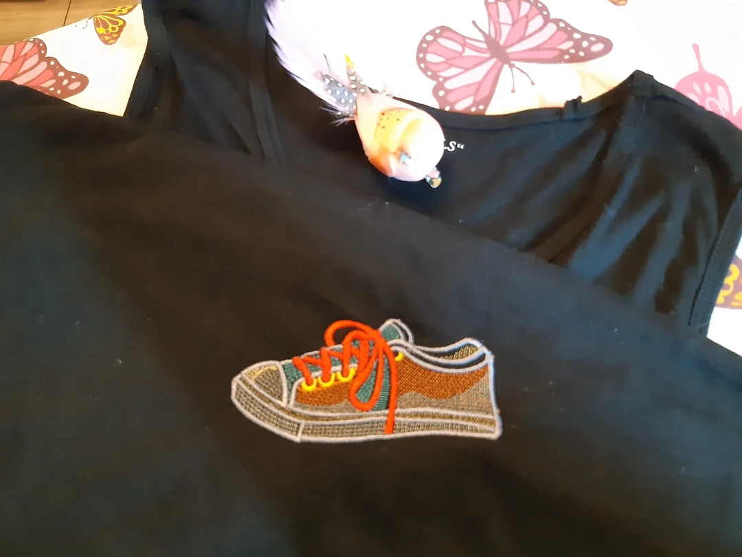 Stickdatei Vollstick Kurvenfüllung Turnschuh