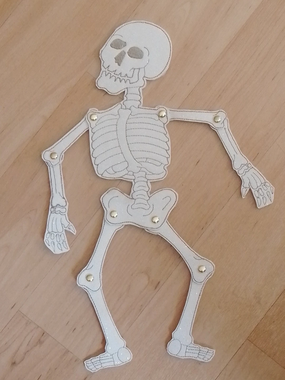Stickdatei ITH Skelett