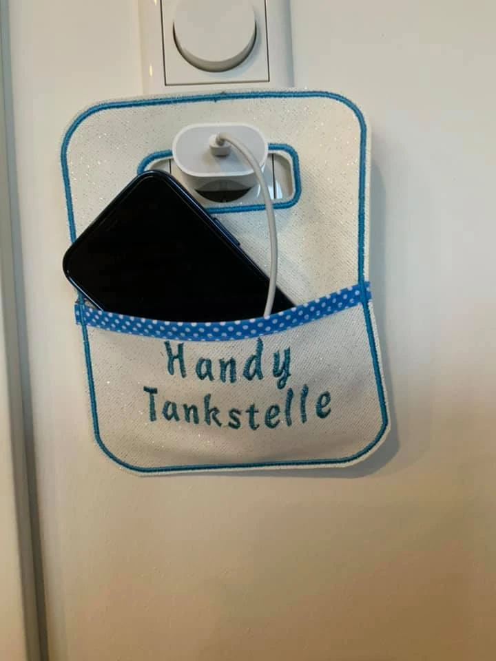 Stickdatei ITH Handy Auflade Station