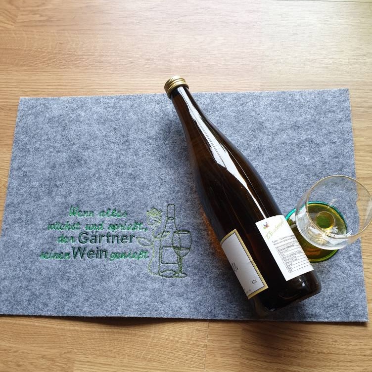 Stickdatei Spruch Gärtner und sein Wein