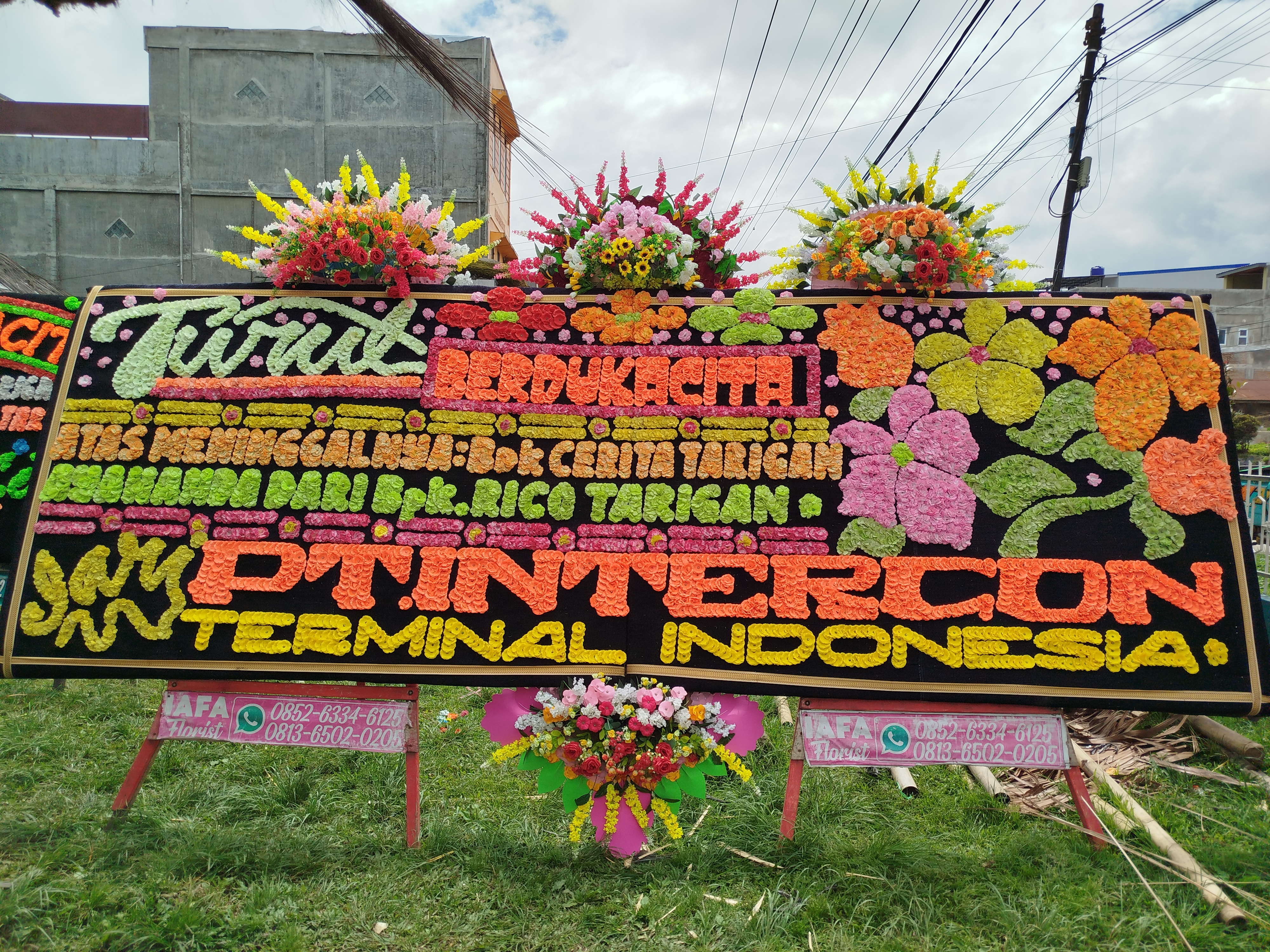 Karangan Bunga Duka Cita