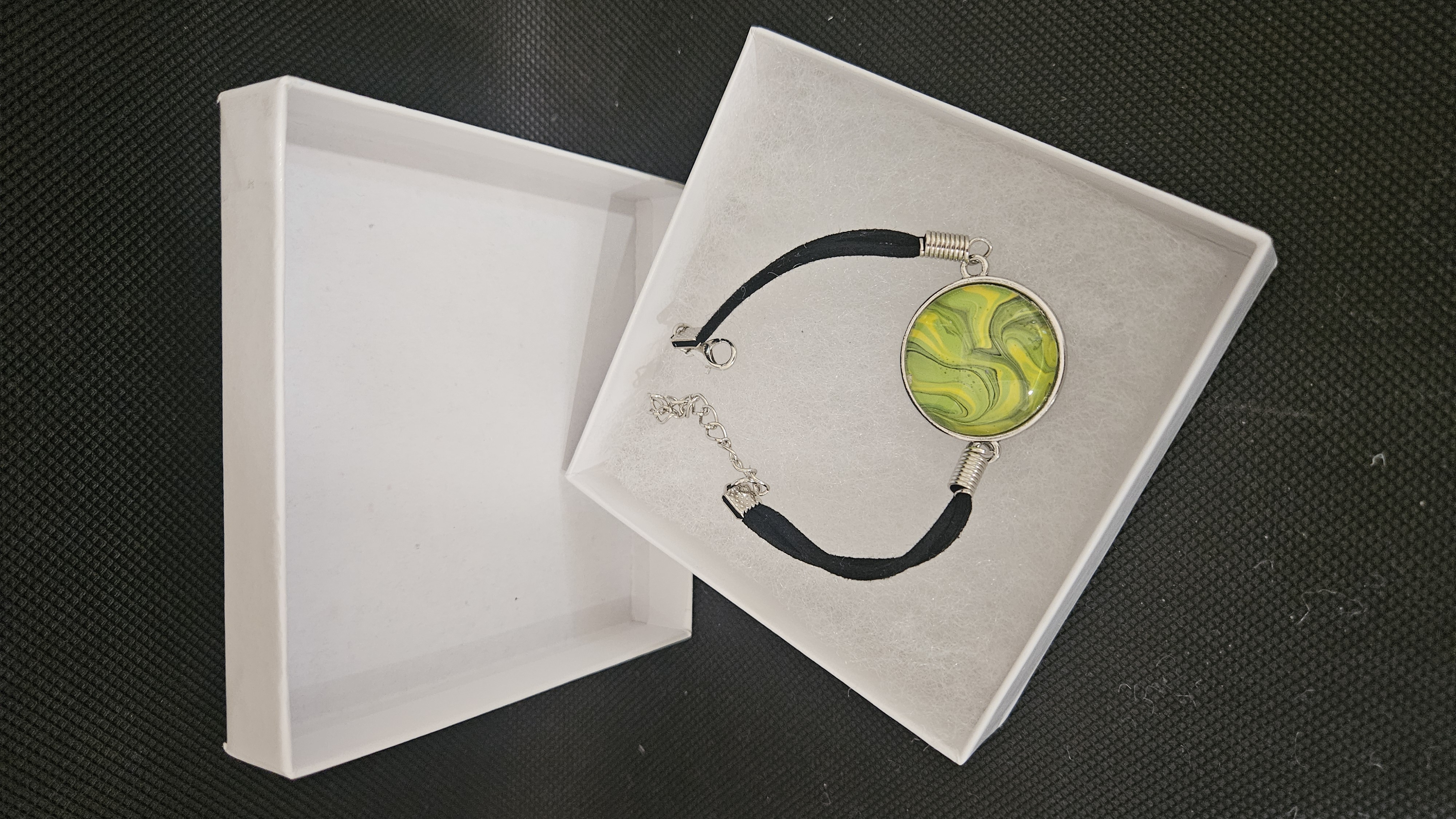 Green Abstract Pendant Bracelet