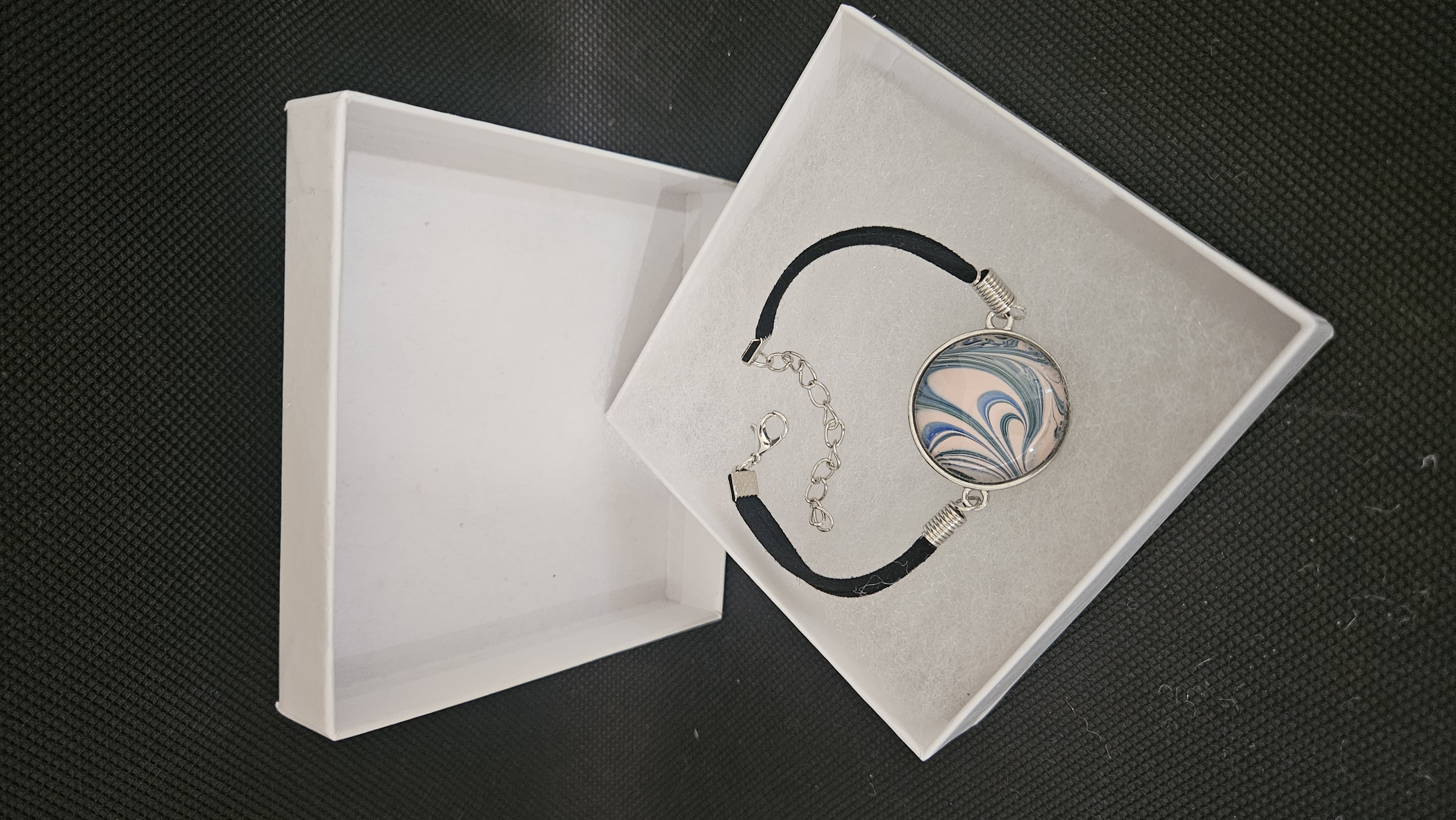Elegant Marble Pattern Bracelet