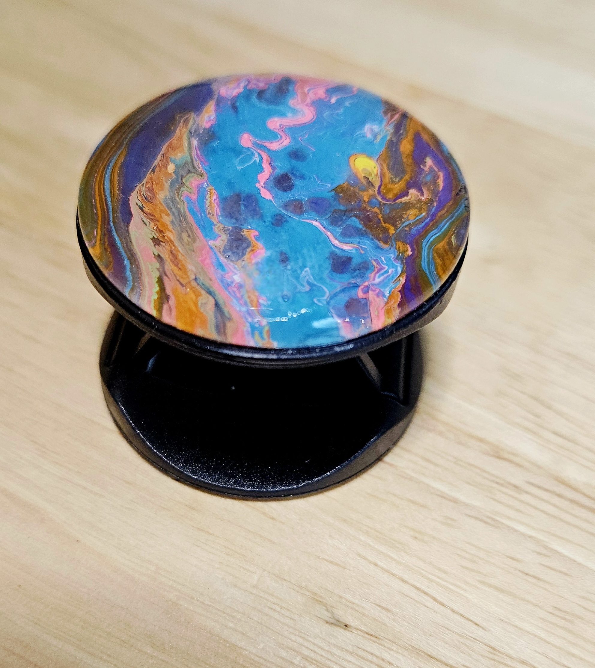Abstract pop socket