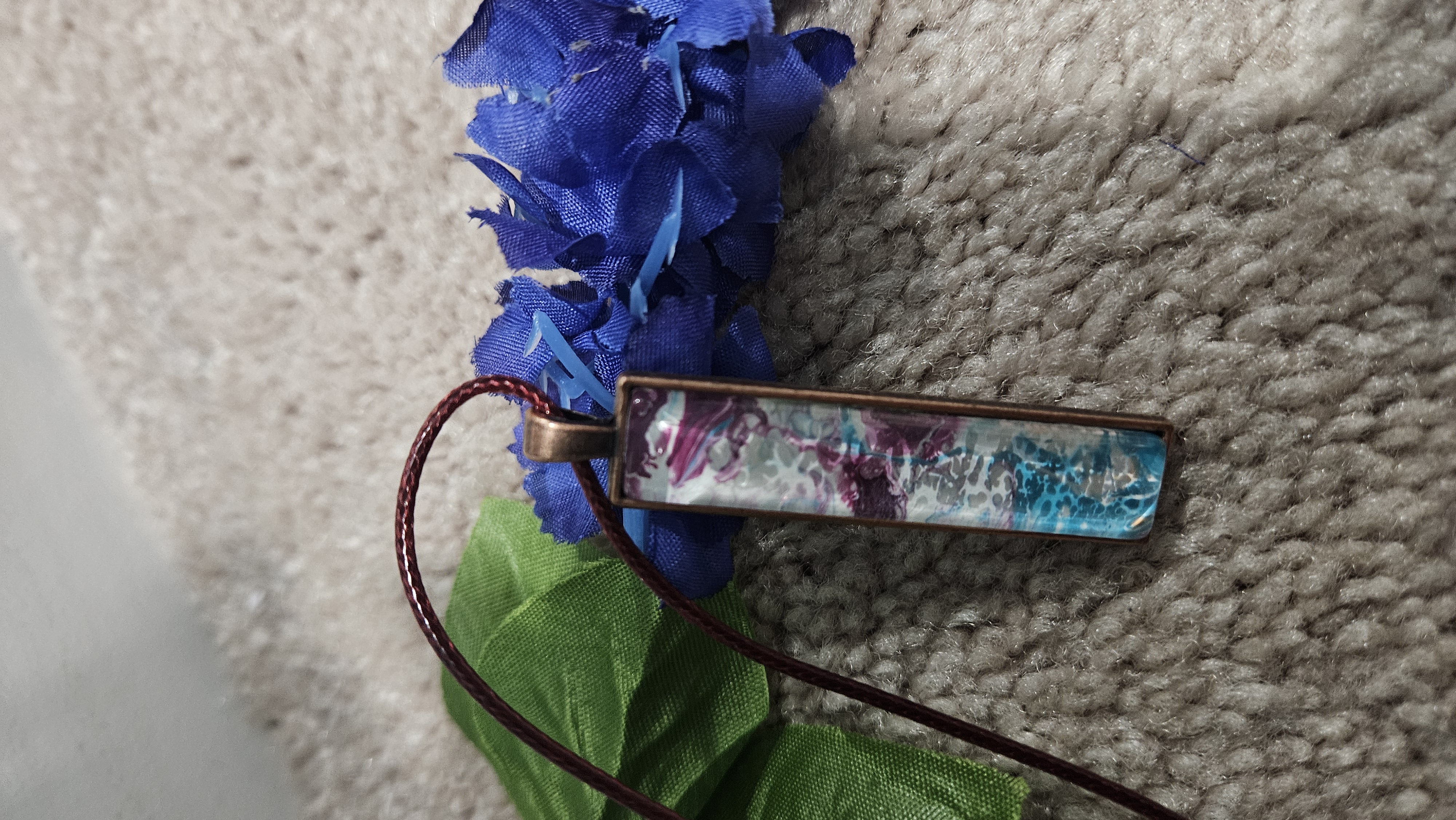 Iridescent pendant necklace