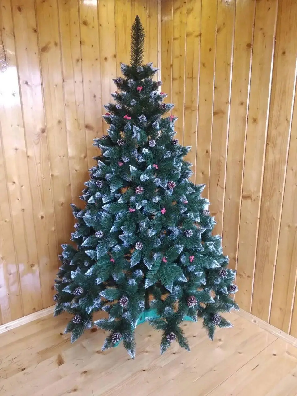 Ялинка з шишками 1,5 м ягодами та білим кінчиком