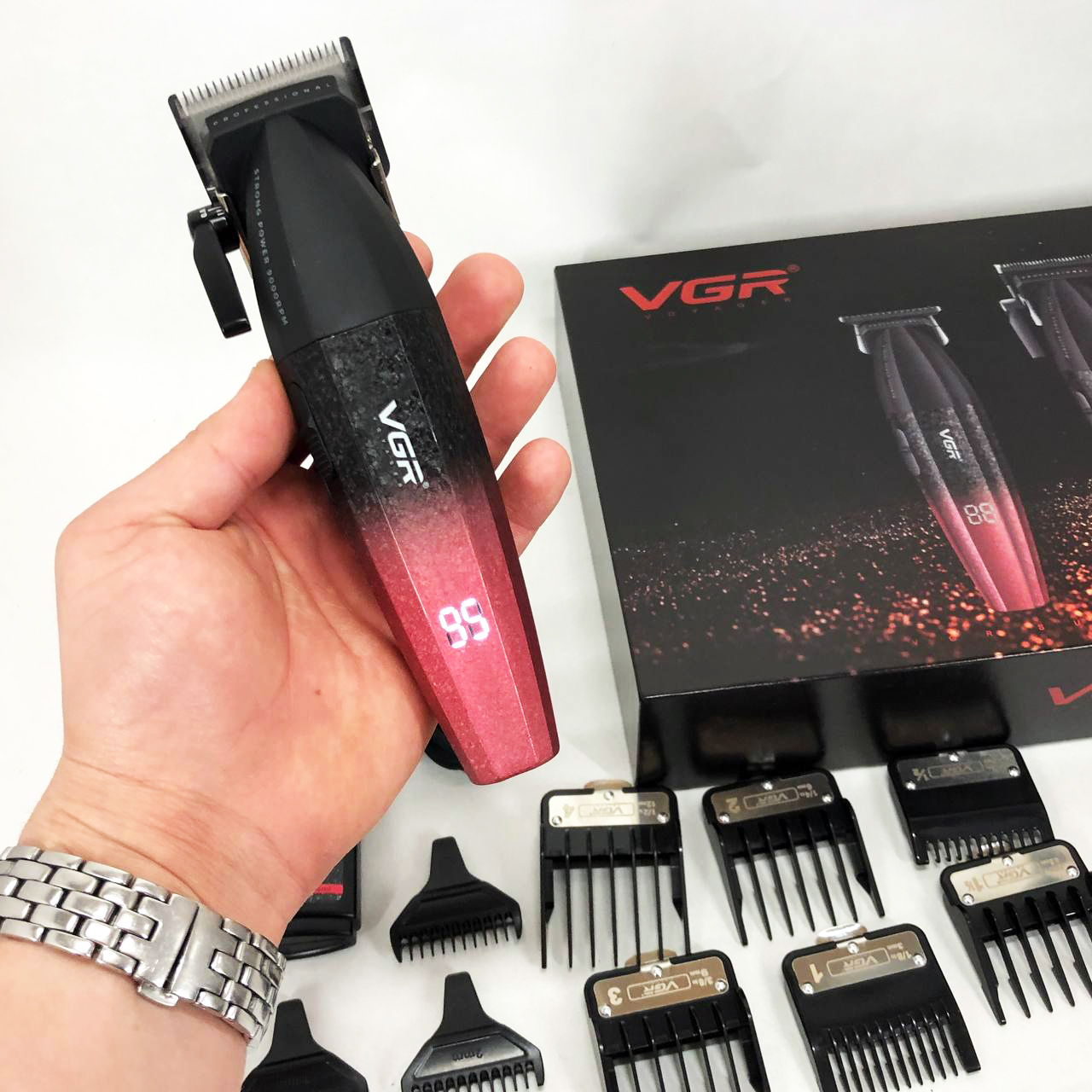 Професійний набір для стрижки волосся VGR V-640