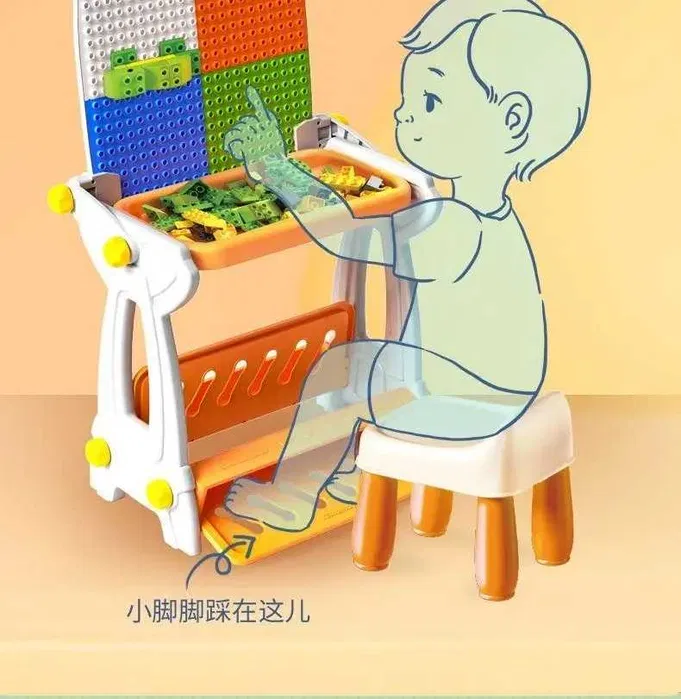 Дитячий стіл 4 в 1 (магнітна дошка для малювання, конструктор із блоків, стіл)