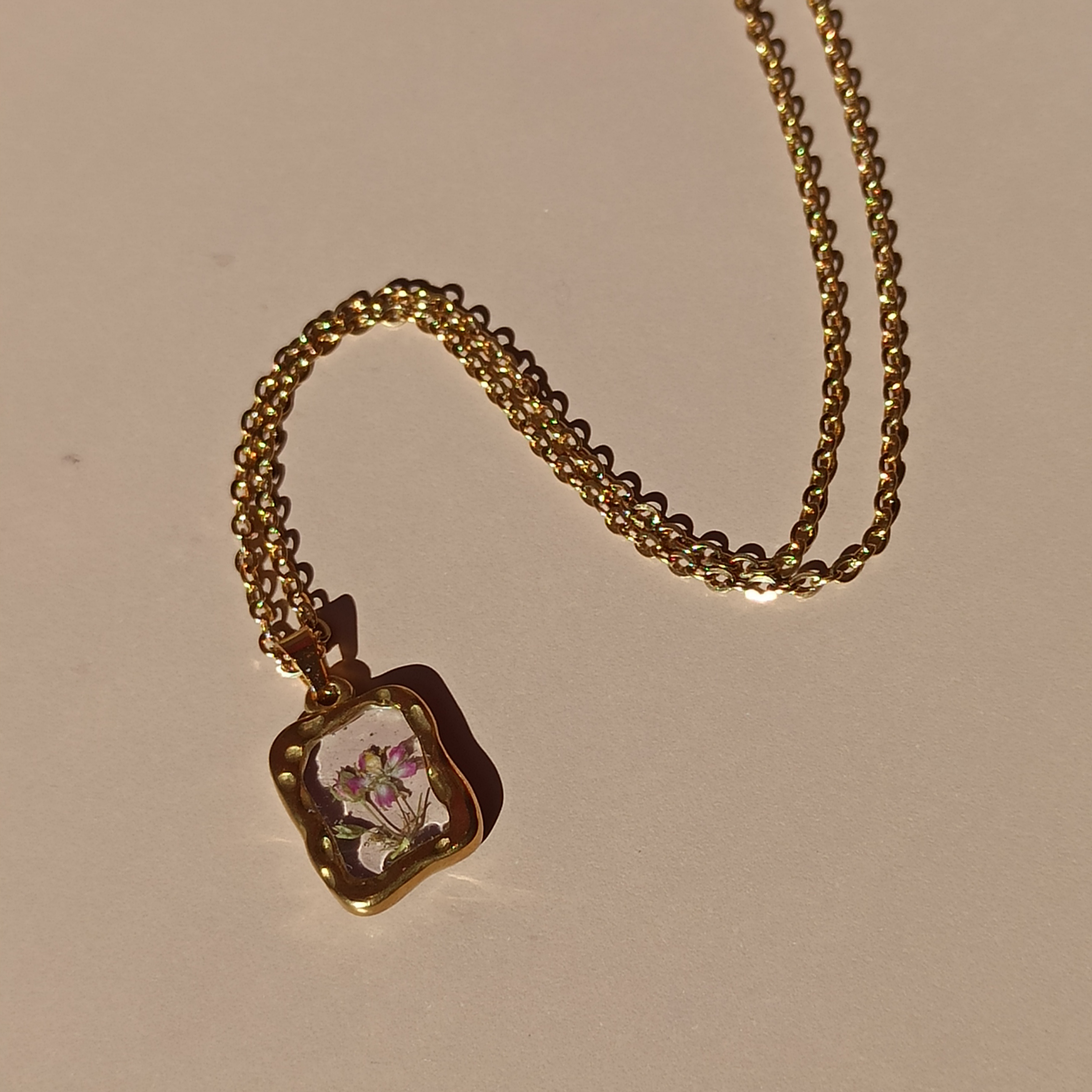 Medalla rosa dorada ✨