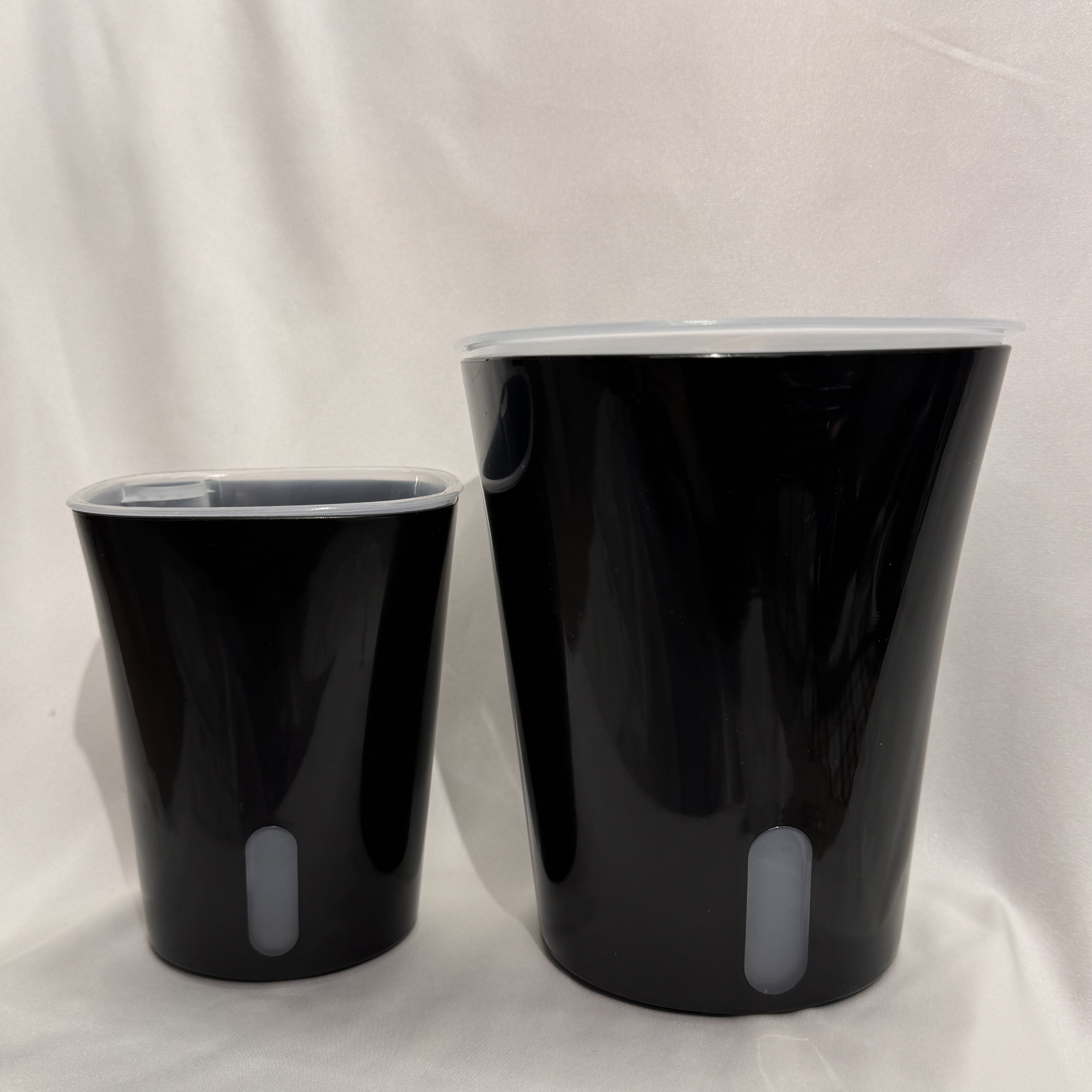 Self-watering vazonas