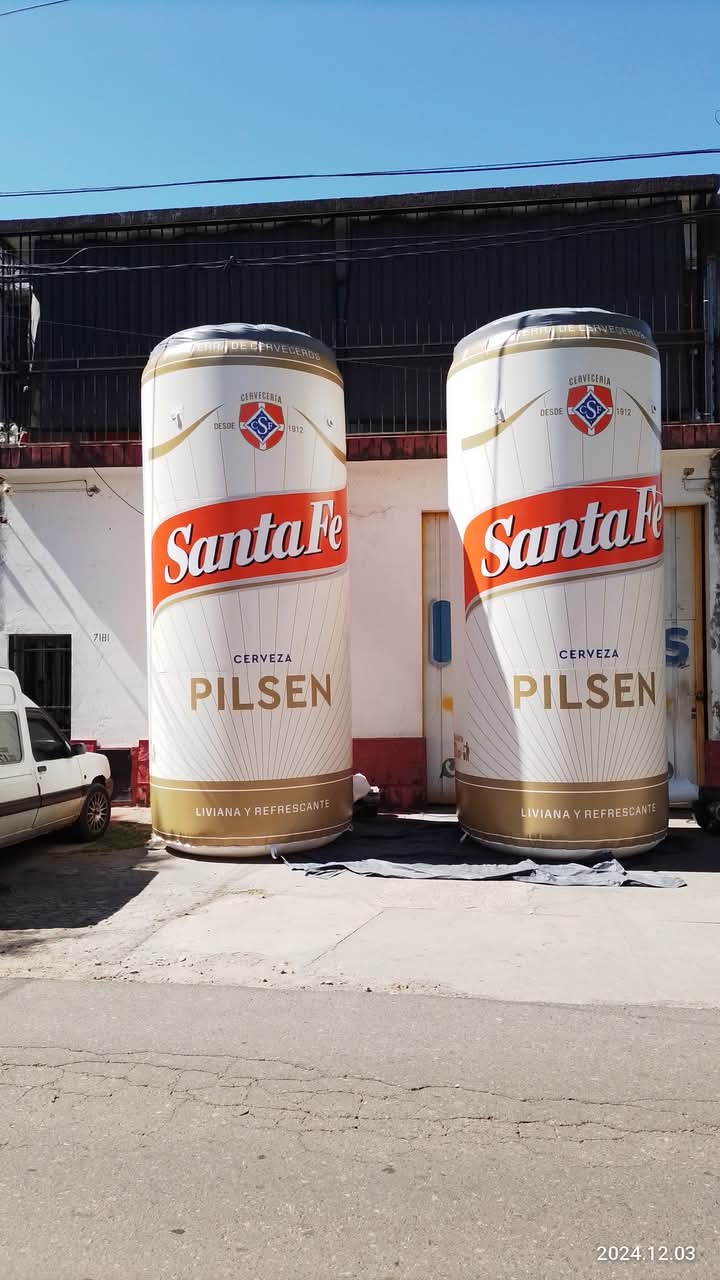 Castillo inflable lata de cerveza