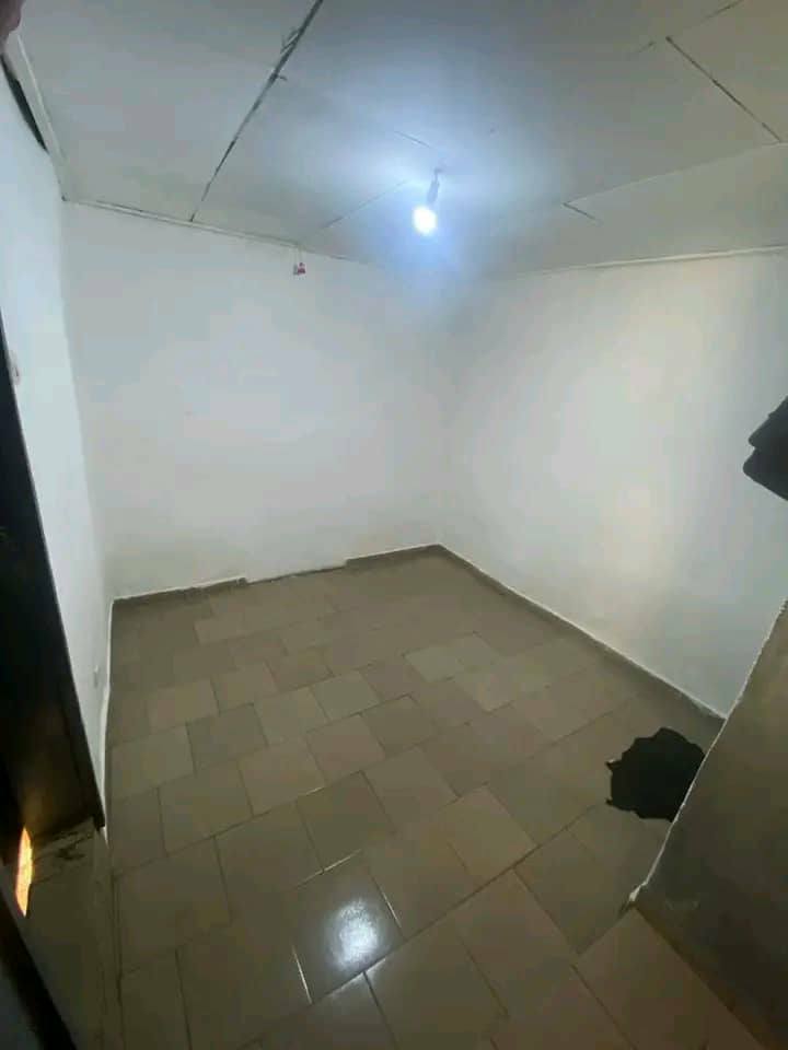 Studio moderne de 35 mil Simbock bidombidou a yaounde