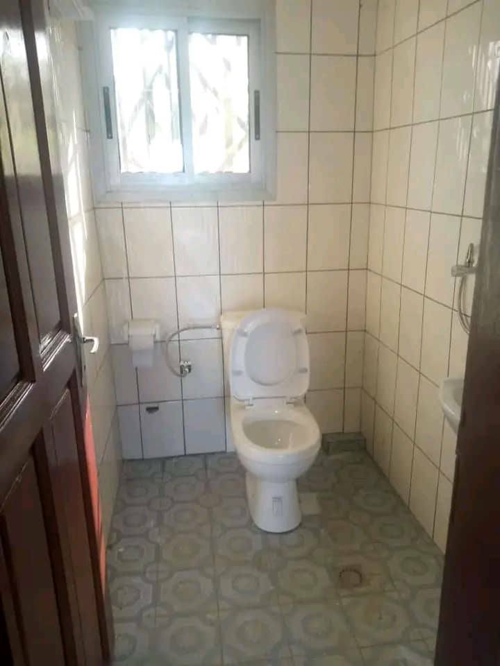 Studio moderne de 35 mil Simbock bidombidou a yaounde